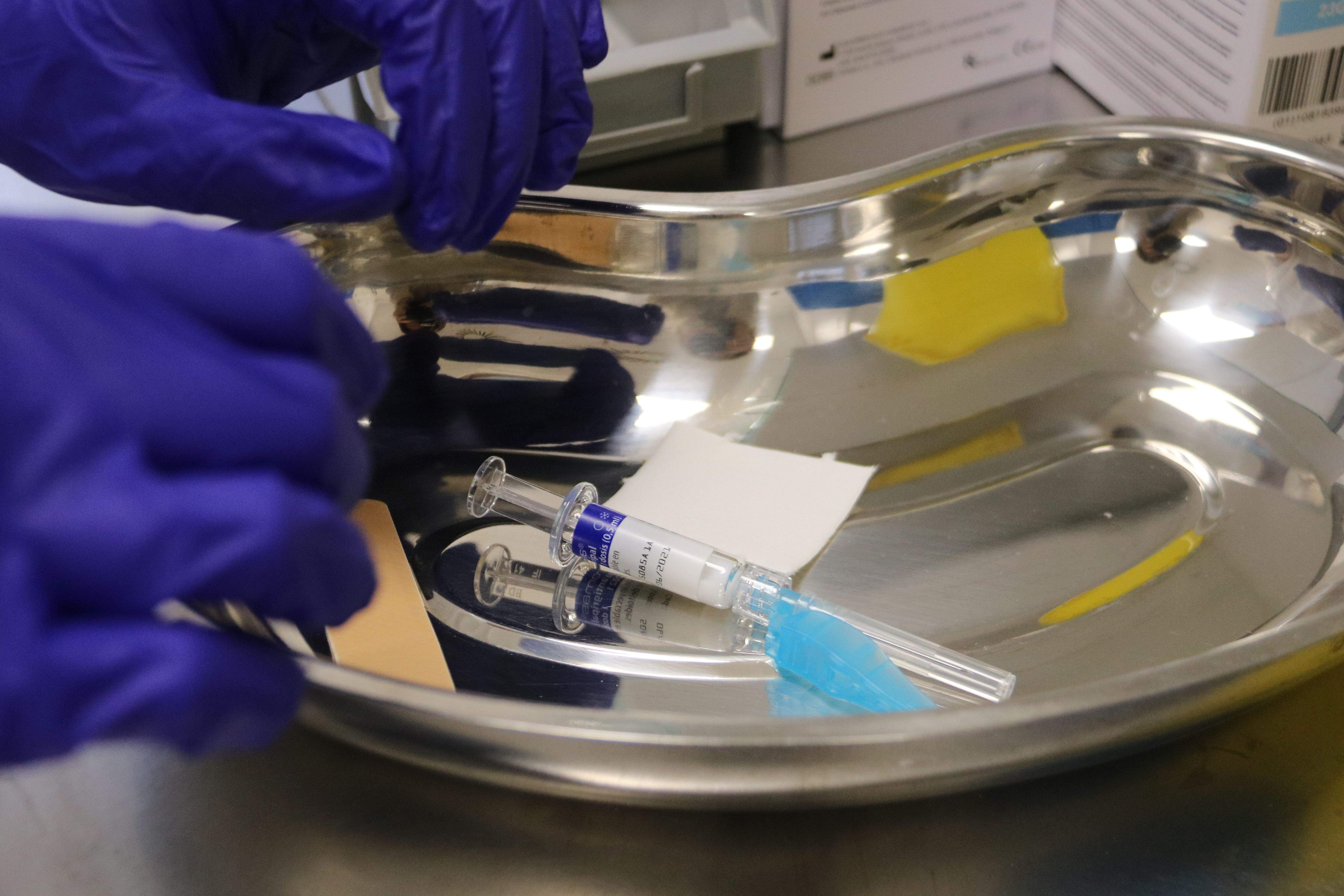 Detall d'una vacuna de la grip. FOTO: Gemma Tubert (ACN) Detall d'una vacuna de la grip. FOTO: Gemma Tubert (ACN)