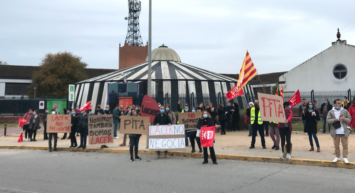 Treballadors de Lacer protestant al PVT. FOTO: Mónica GM