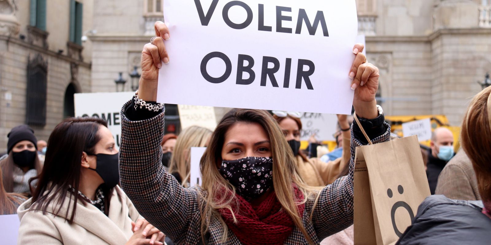 Els botiguers de centres comercials van protestar aquest dimecres per demanar la seva reobertura. FOTO: ACN