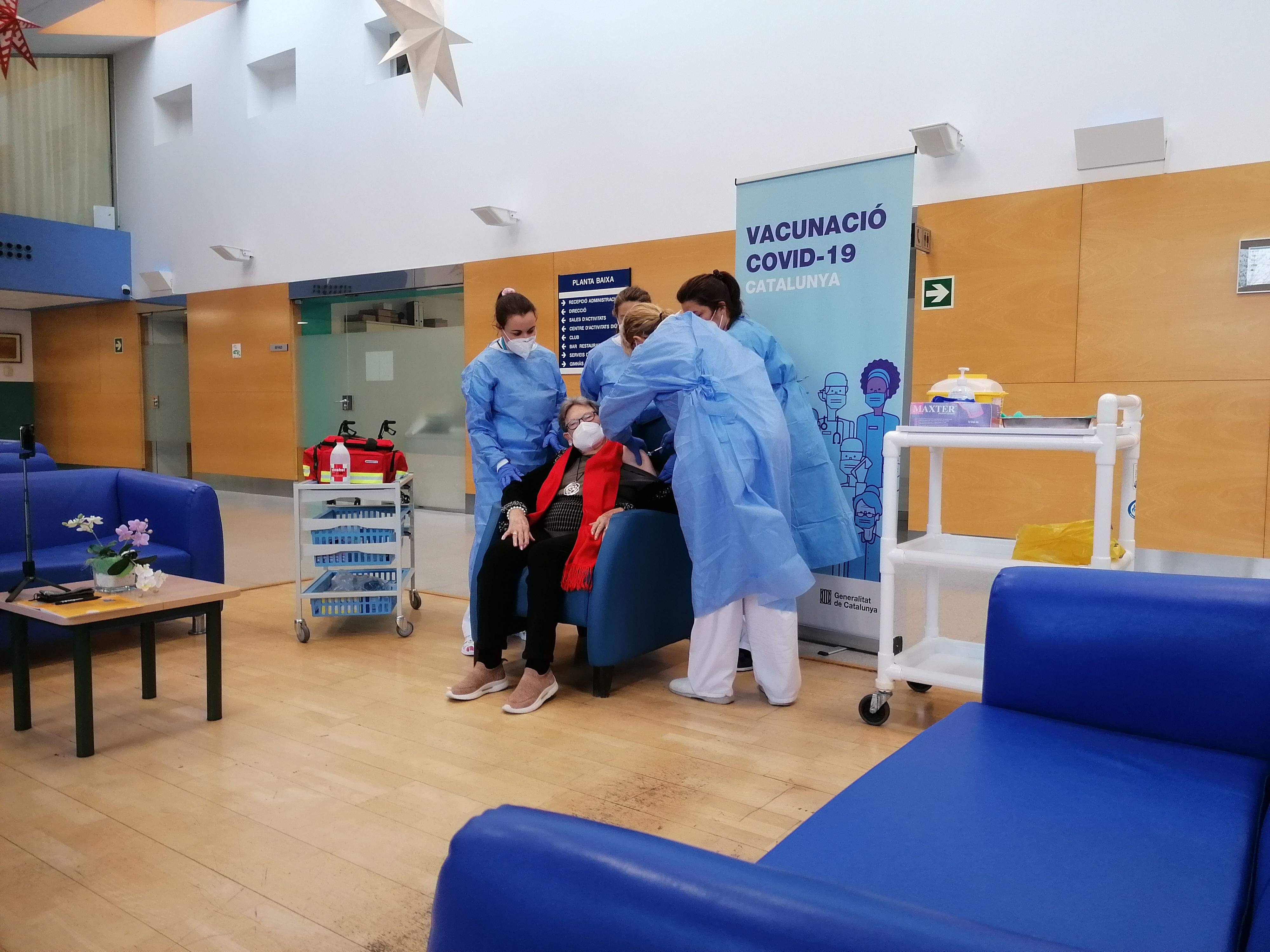 Vacunació de Marina Benavent. FOTO: MetropolitanaNord