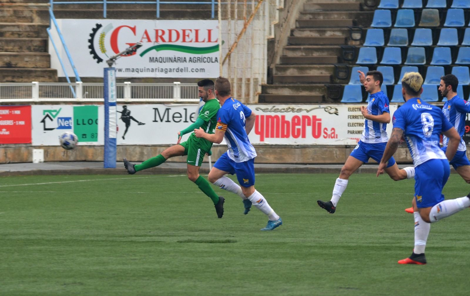 El primer equip del Cerdanyola FC jugant. FOTO: Cerdanyola Futbol Club El primer equip del Cerdanyola FC jugant. FOTO: Cerdanyola Futbol Club