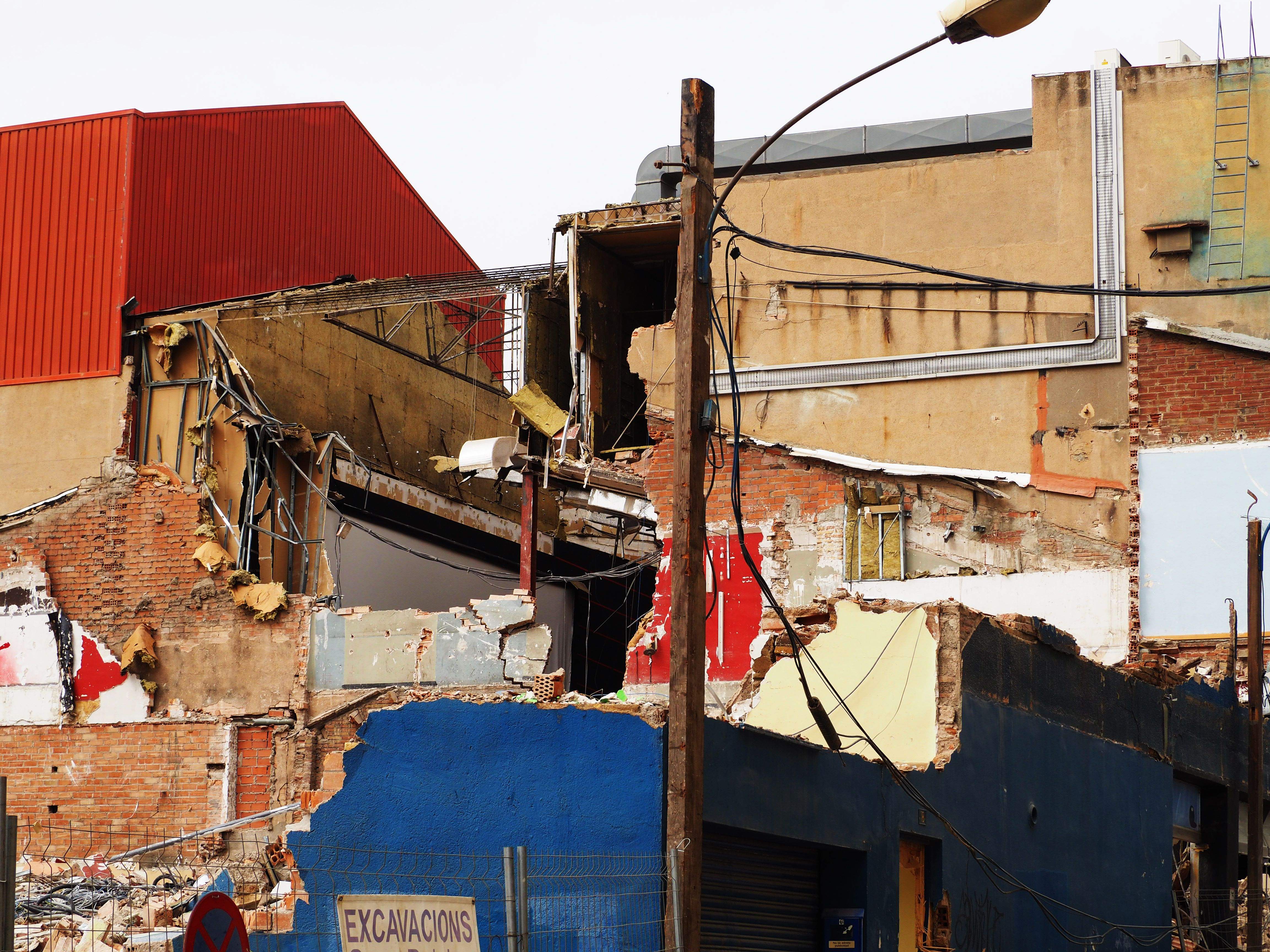 Exterior enderrocat dels cinemes El Punt. FOTO: Mónica GM