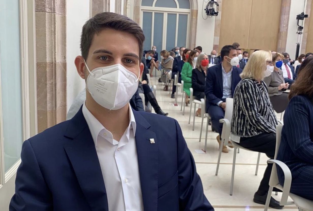 El regidor de Relacions amb l’EMD de Bellaterra, David González, com a diputat al Parlament. FOTO: Cedida
