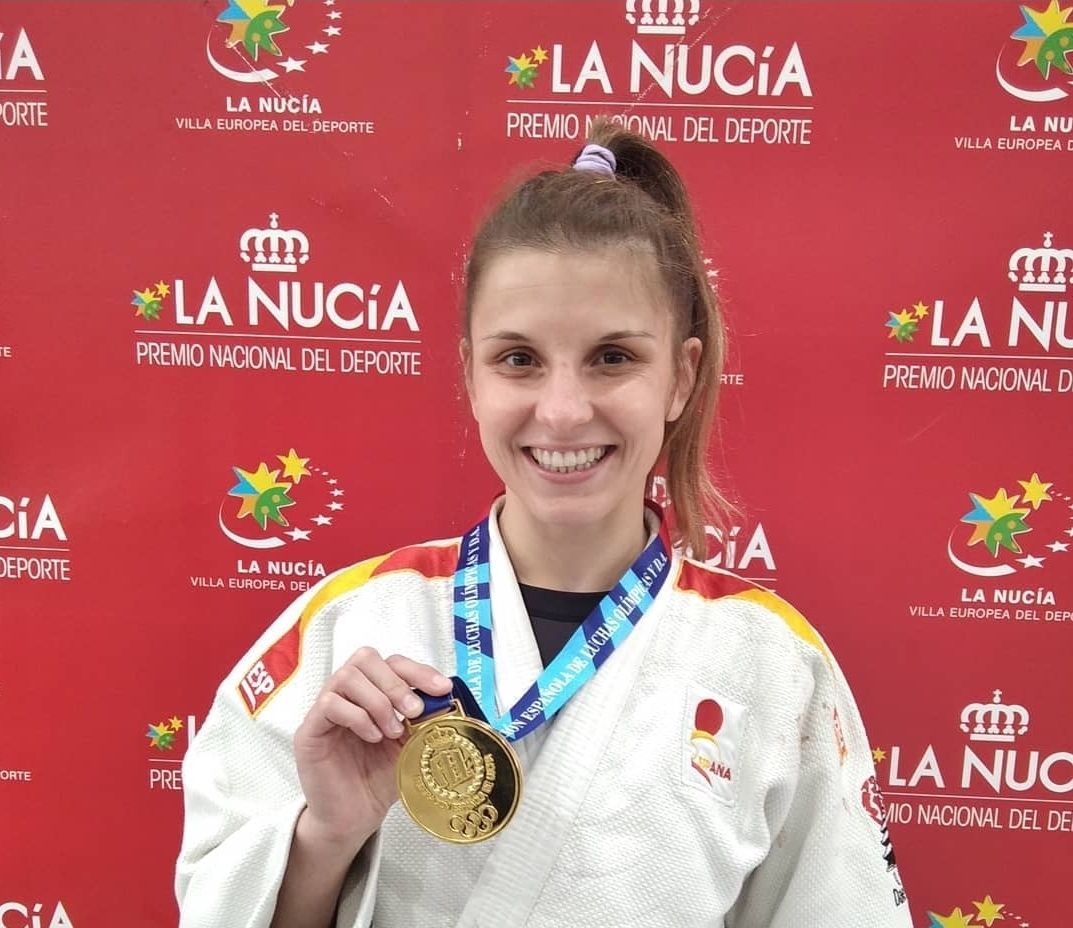 La judoca Jazmín Arjona amb la medalla de campiona d'Espanya. FOTO: Cedida