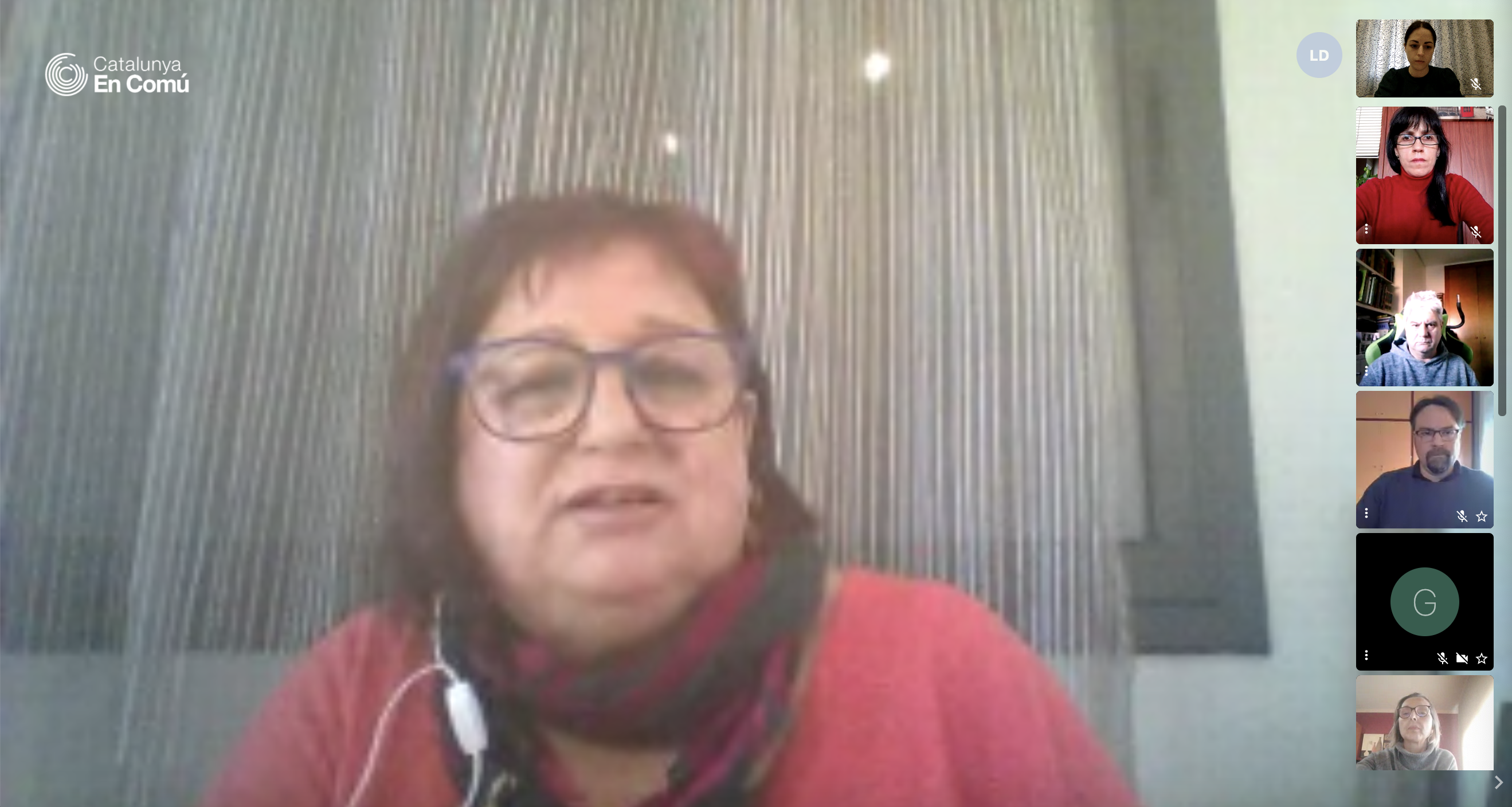 Ángeles Camacho i els membres de Cerdanyola En Comú durant la roda de premsa. 