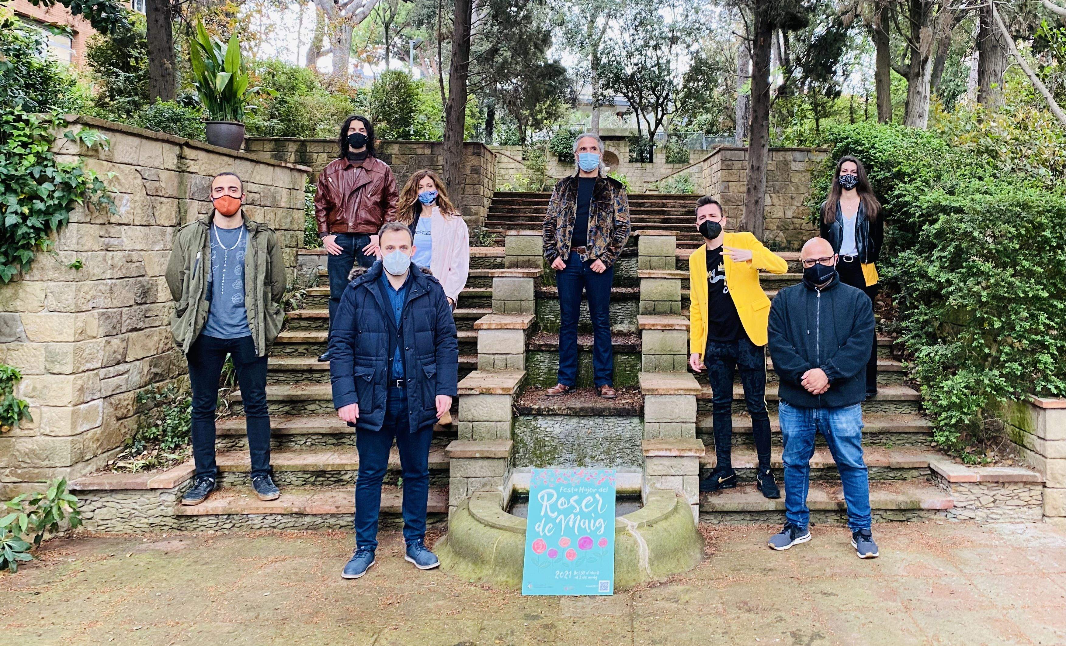 Autoritats i artistes en la presentació del Roser de Maig 2021. FOTO: Mónica GM