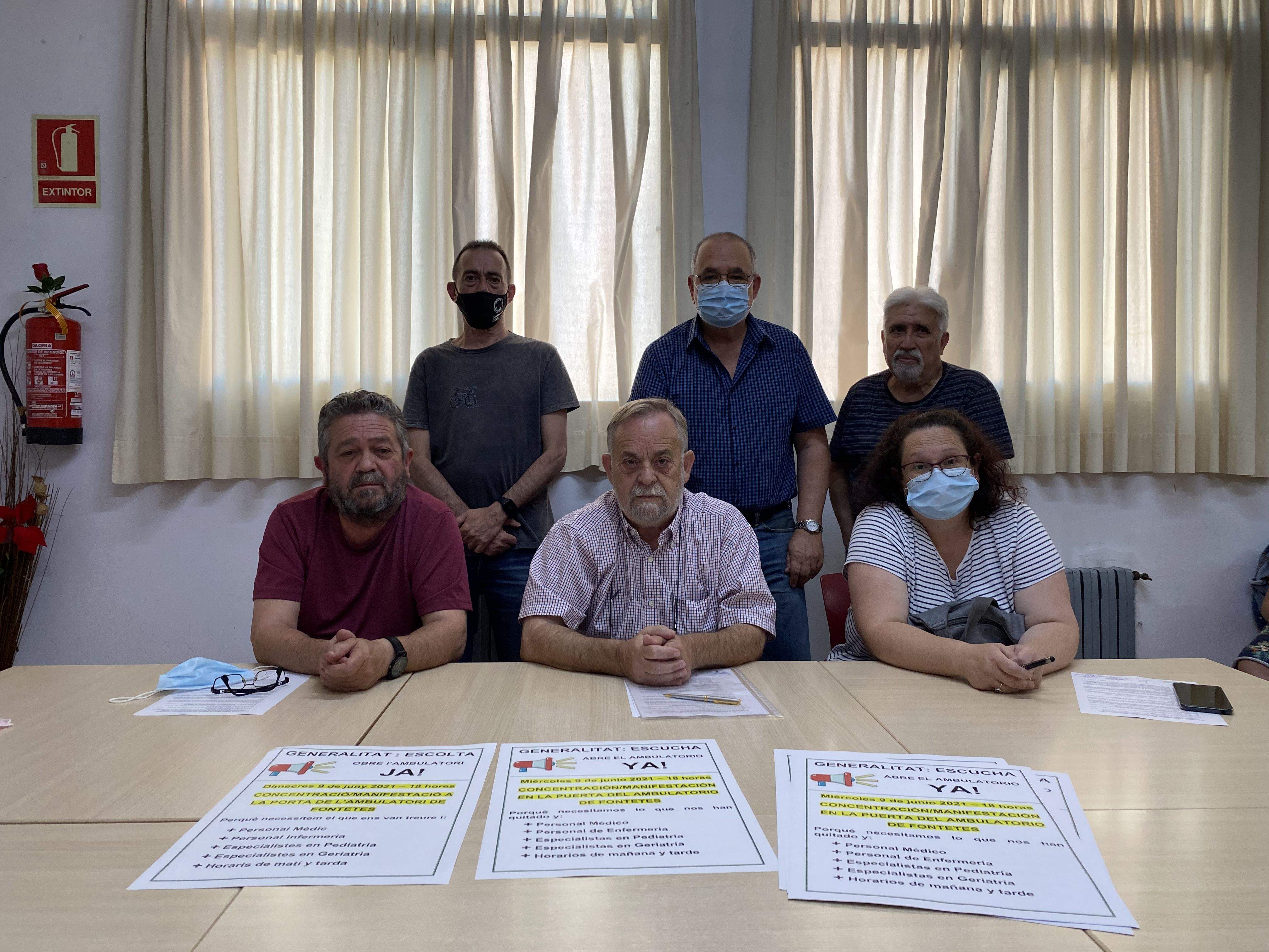 Representants de les entitats de Les Fontetes. FOTO: Mónica GM