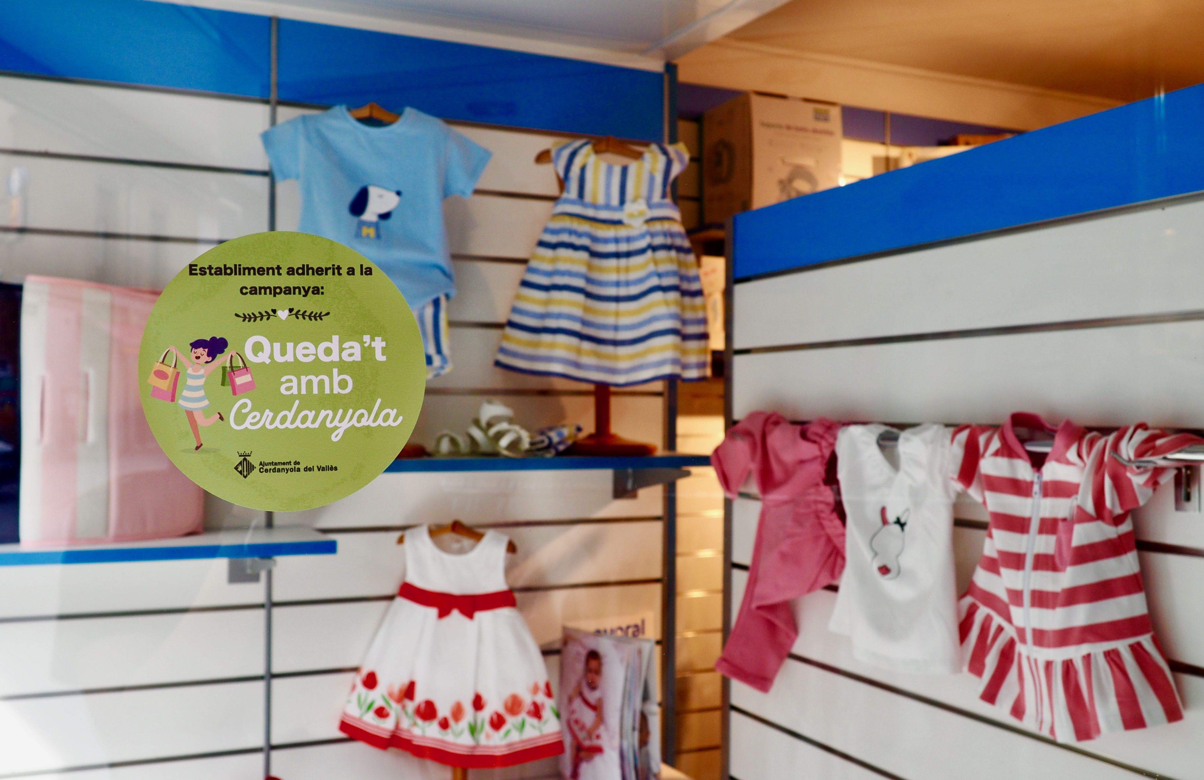Aparador de la botiga Nens i Nenes. FOTO: Mónica GM