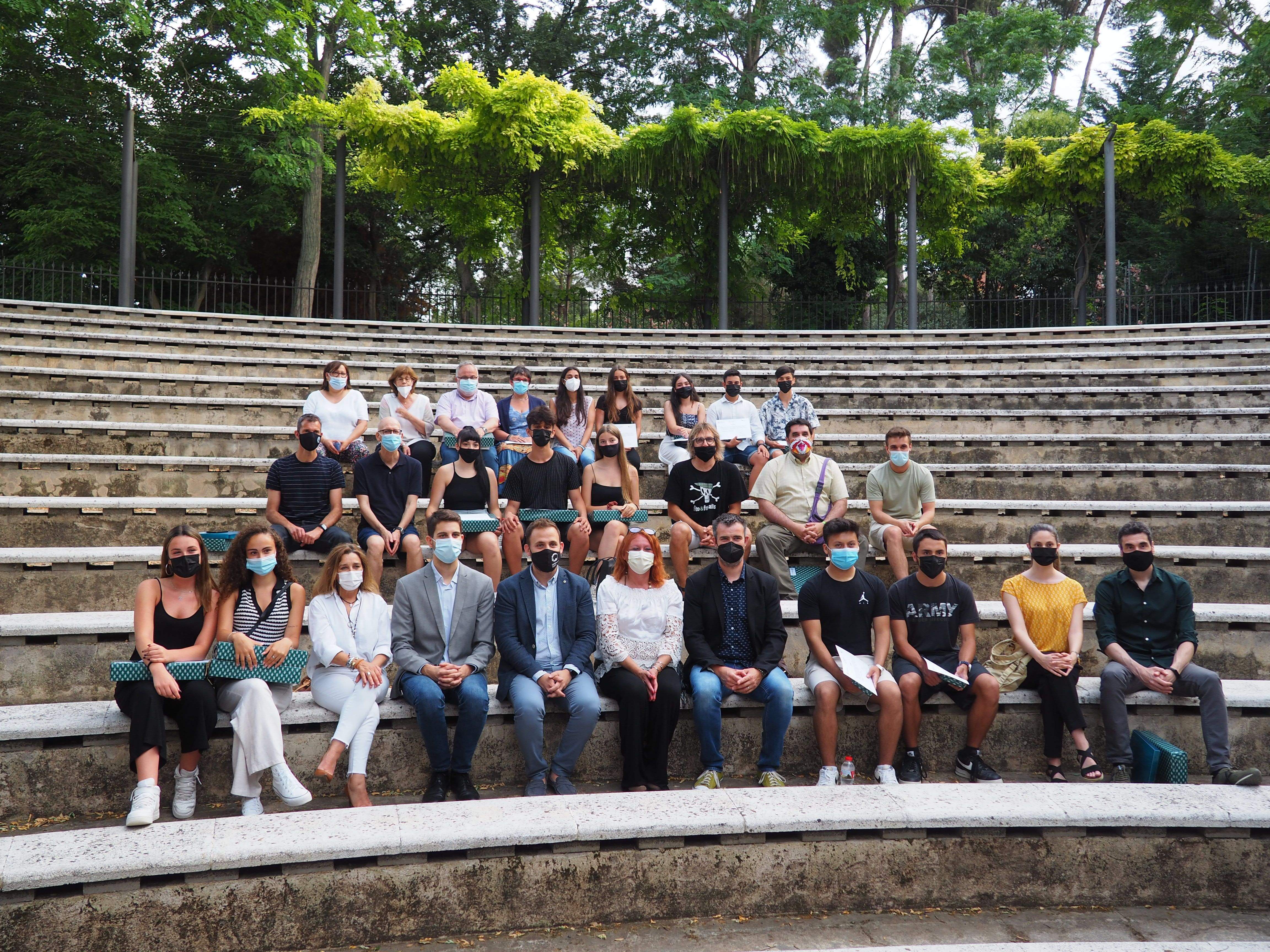 Premiats, autoritats i representants educatius i empresarials a l'entrega de premis del Concurs Idees Innovadores. FOTO: Mónica GM