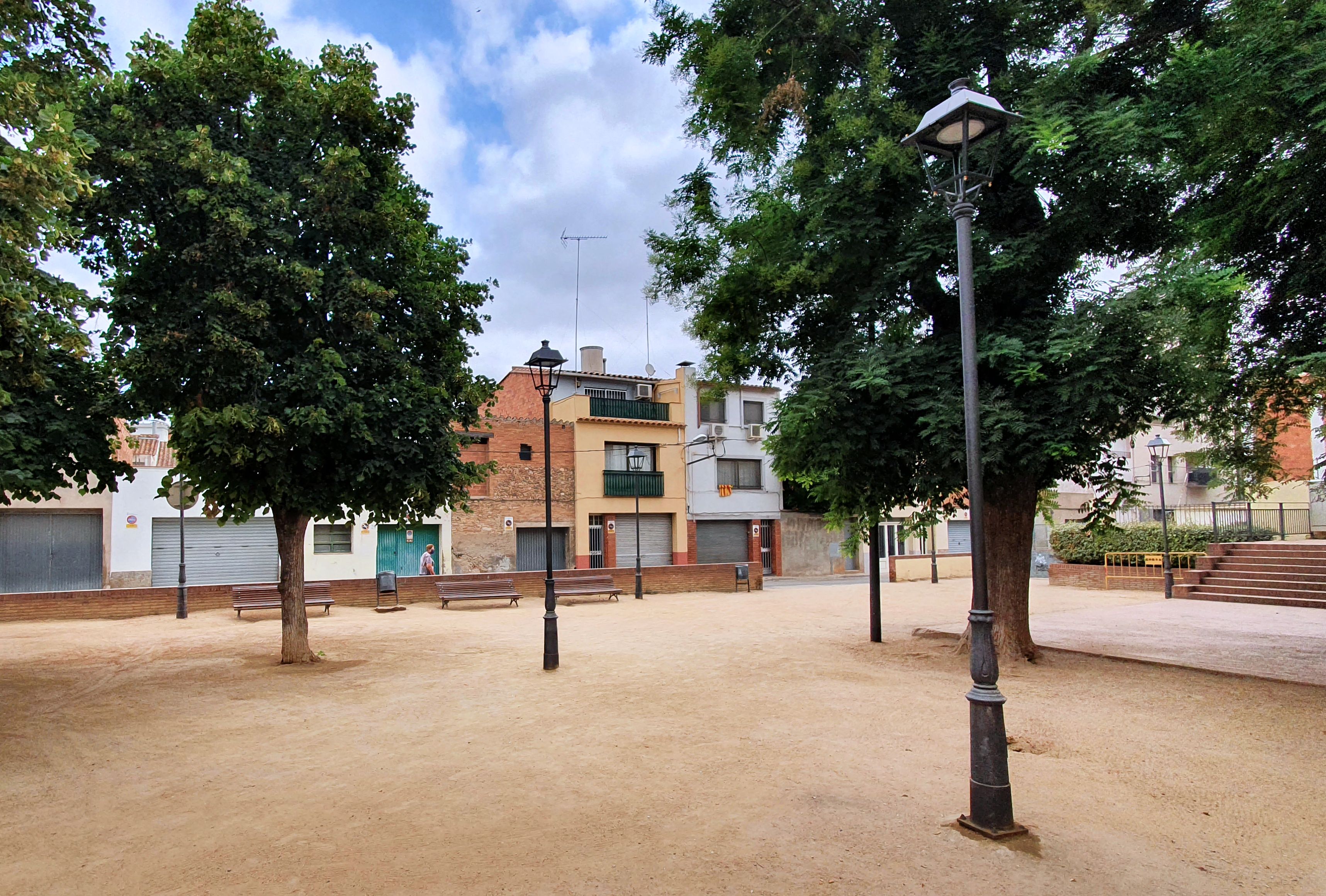 Fanals a la plaça Grau i Altayó. FOTO: Ajuntament de Cerdanyola