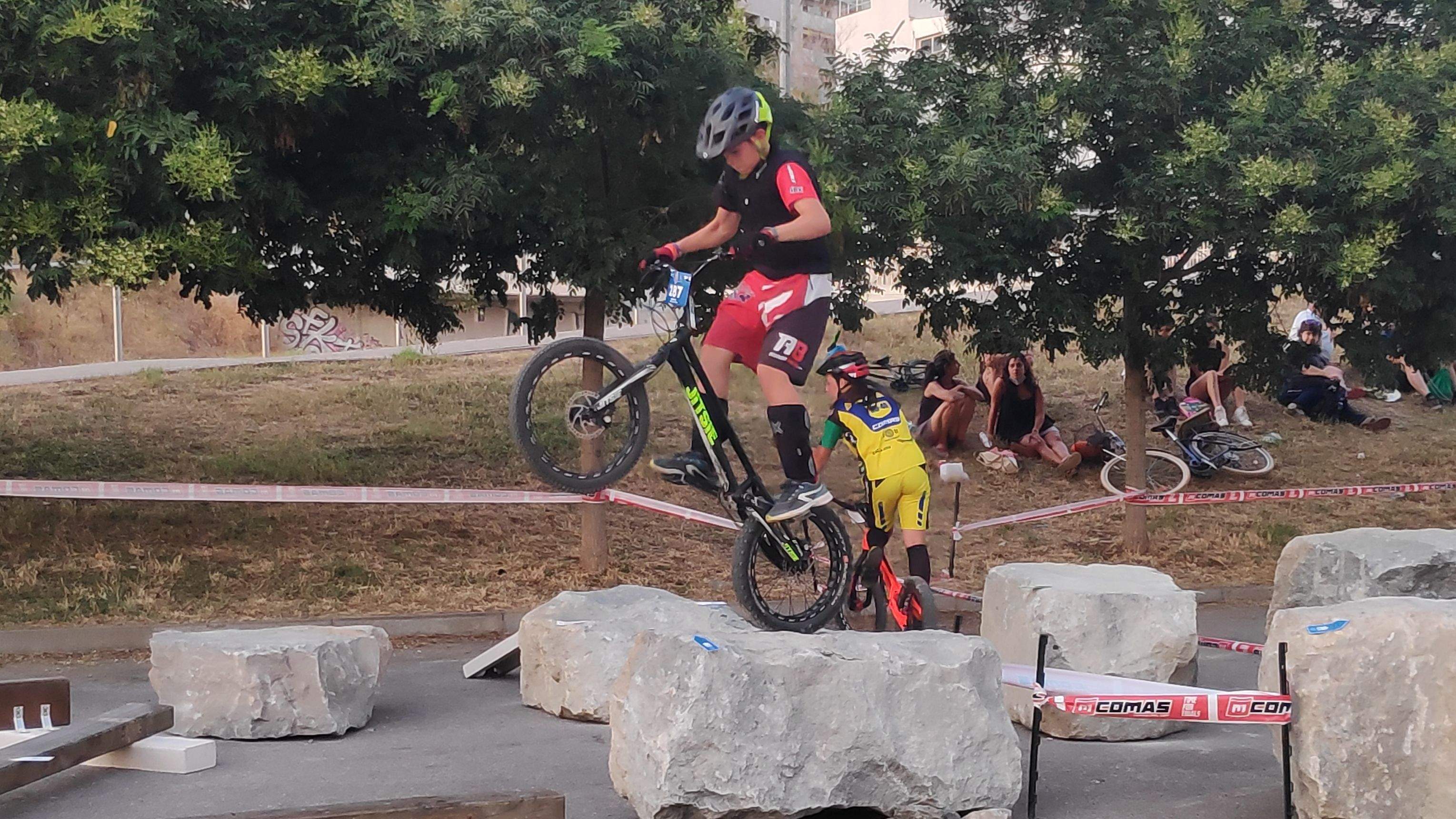 Moment de l'Open Bike Trial al CEM de Cerdanyola. FOTO: Amit Gayà.