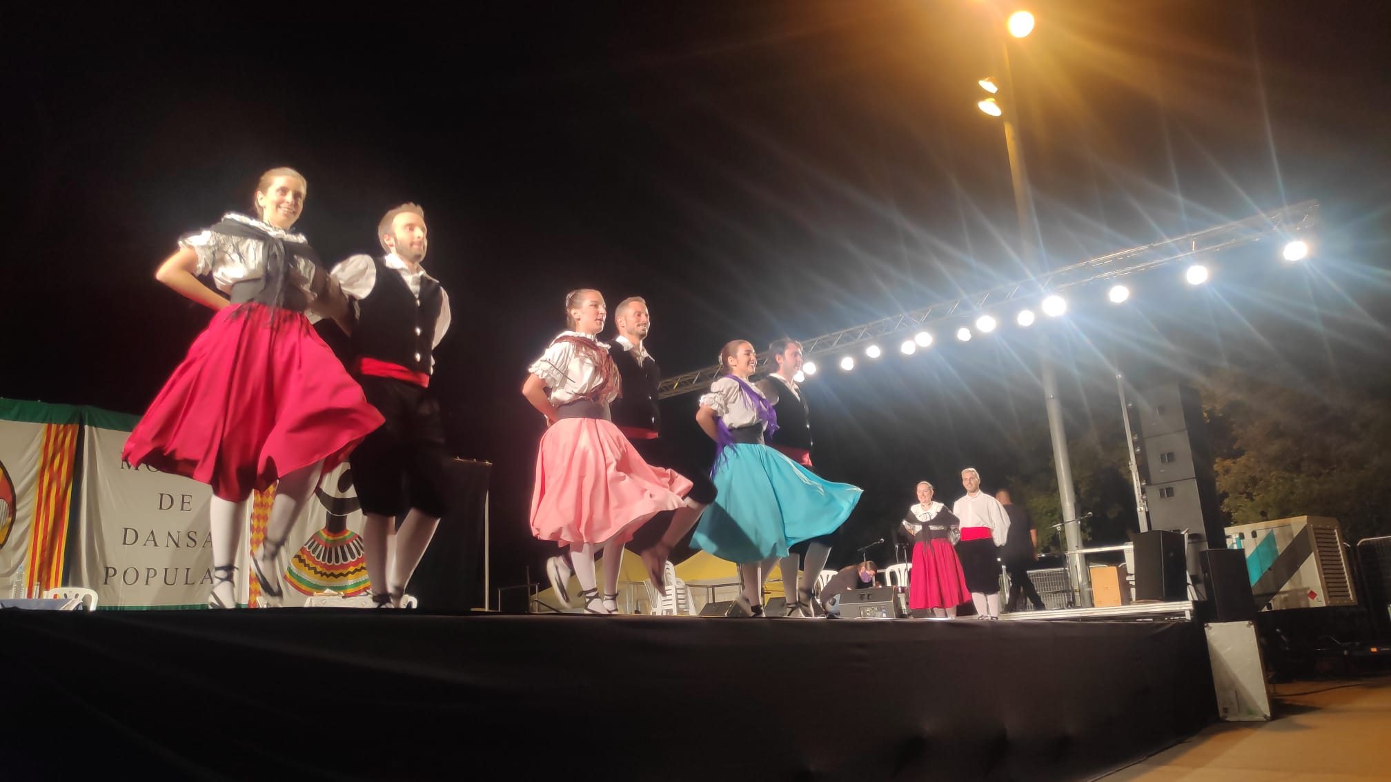 L'Esbart Dansaire Sant Marçal en la ballada de la Mostra Tradicional de Dansa Popular. FOTO: Amit Gayà. L'Esbart Dansaire Sant Marçal en la ballada de la Mostra Tradicional de Dansa Popular. FOTO: Amit Gayà.