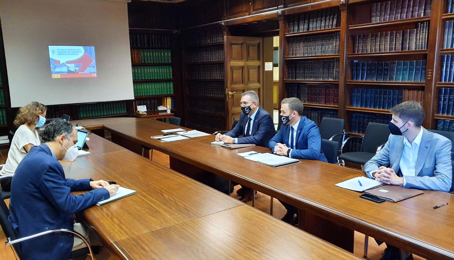 L'alcalde Carlos Cordón i els regidors Javier Sánchez i David González visiten diferents ministeris a Madrid. FOTO: Ajuntament de Cerdanyola