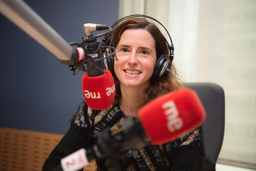 Soraya Rodríguez, a l'estudi de Ràdio Nacional d'Espanya (RNE). FOTO: Cedida