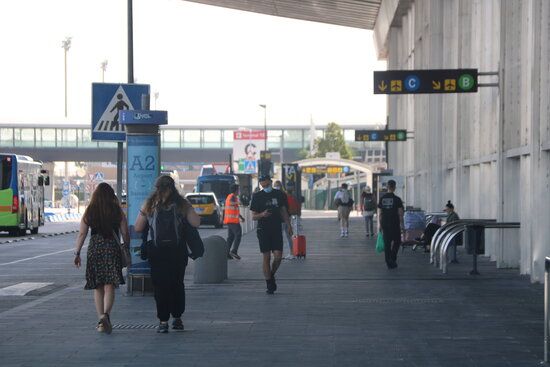 Pocs són els que aposten per passar per l'aeroport aquestes vacances. FOTO: Albert Cadanet / ACN Pocs són els que aposten per passar per l'aeroport aquestes vacances. FOTO: Albert Cadanet / ACN