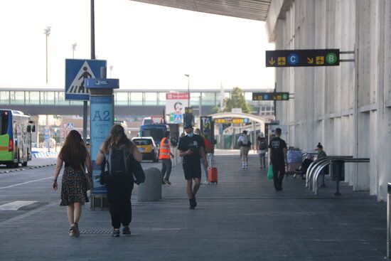 Pocs són els que aposten per passar per l'aeroport aquestes vacances. FOTO: Albert Cadanet / ACN