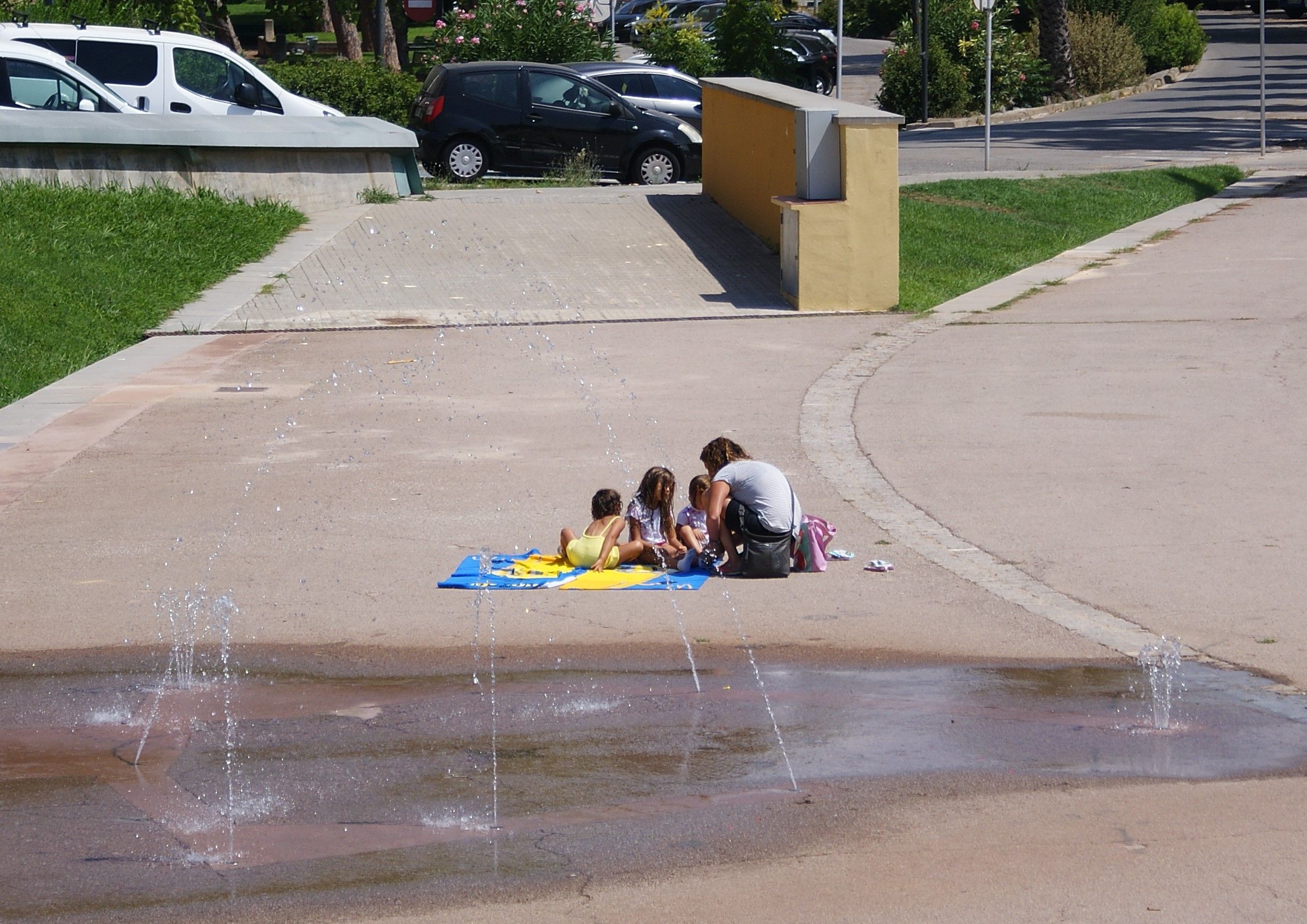 Així han passat els cerdanyolencs l'onada de calor. FOTO: Toni Alfaro