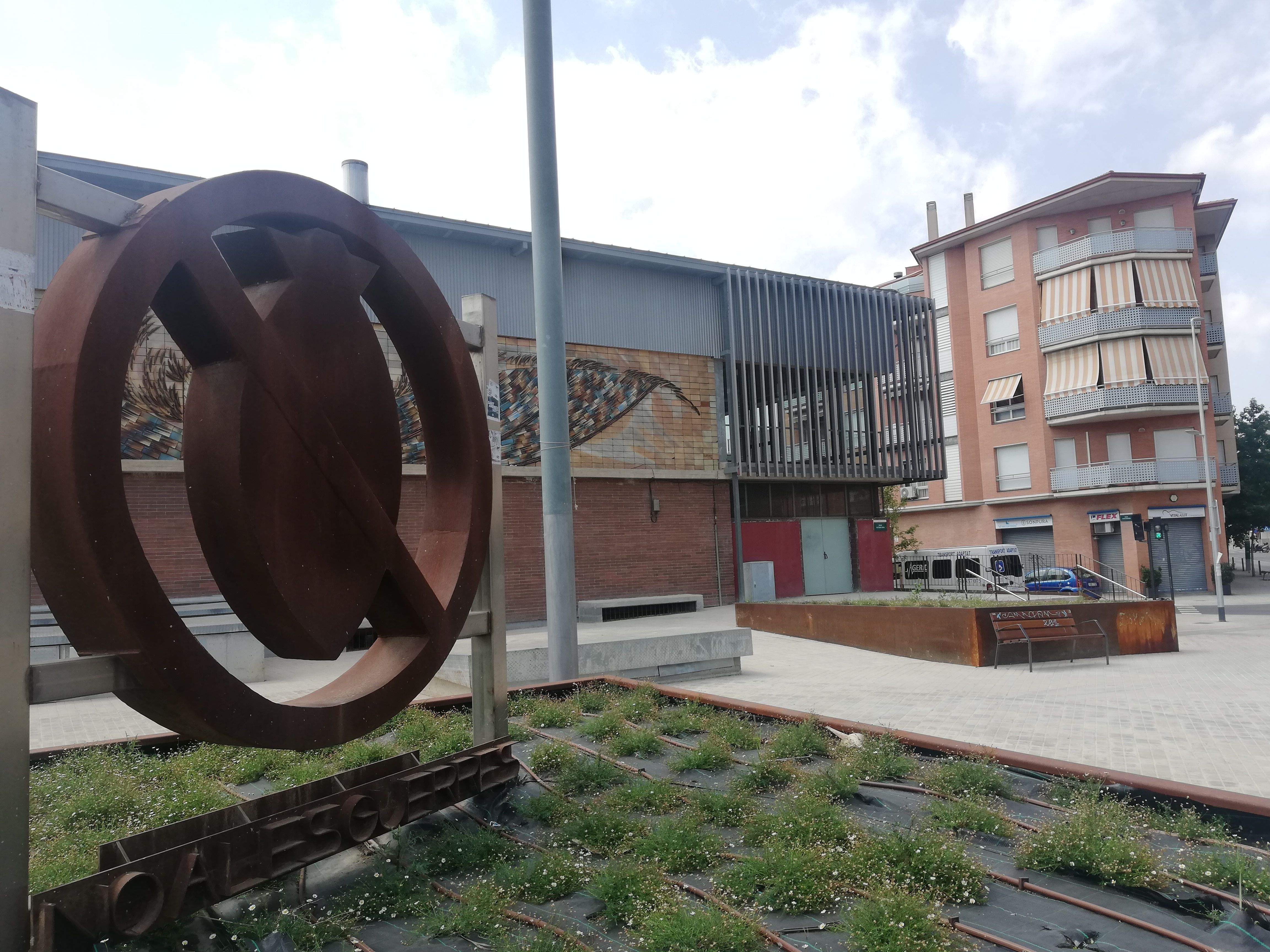 Escultura contra la guerra, a Can Xarau. FOTO: Toni Alfaro