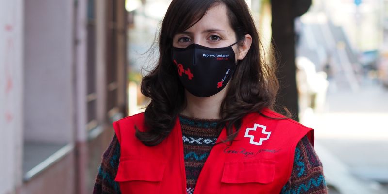 Una treballadora de Creu Roja. FOTO: Mónica GM