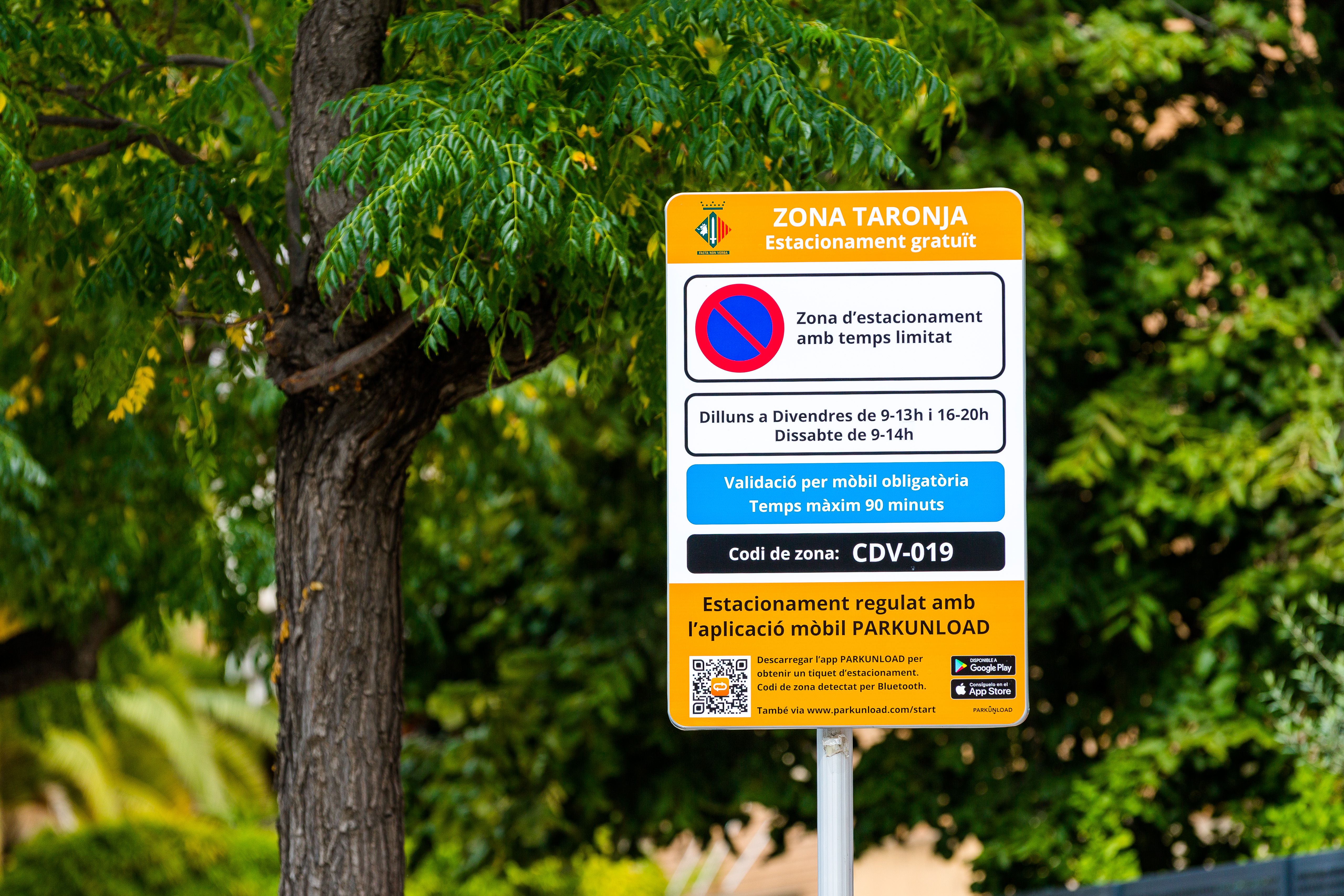 Cartell de la Zona Taronja. FOTO: Núria Puentes (Ajuntament de Cerdanyola) 
