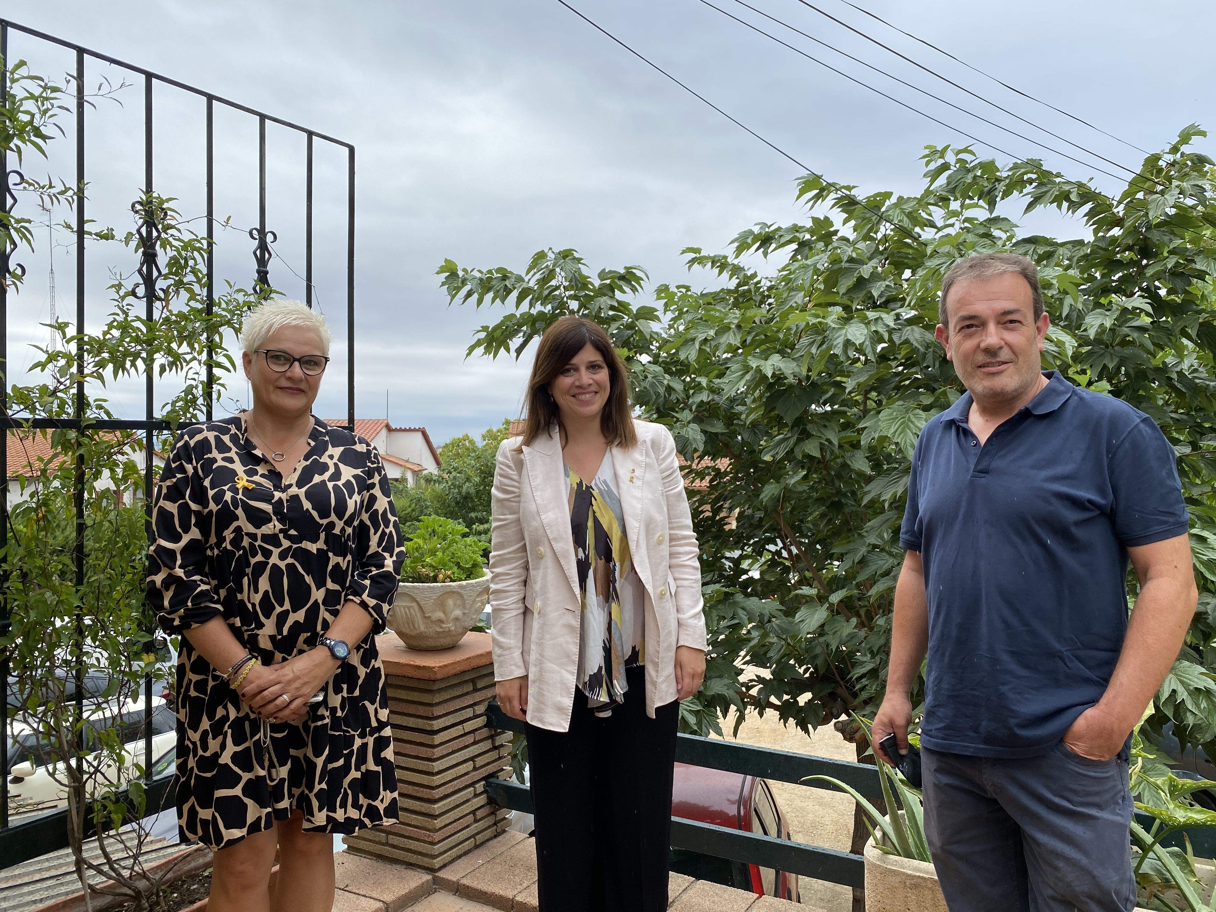 Àngels Guimerà, executiva locals de Junts; Gemma Geis, consellera; Joan Sànchez, regidor de Junts. FOTO: Mónica GM