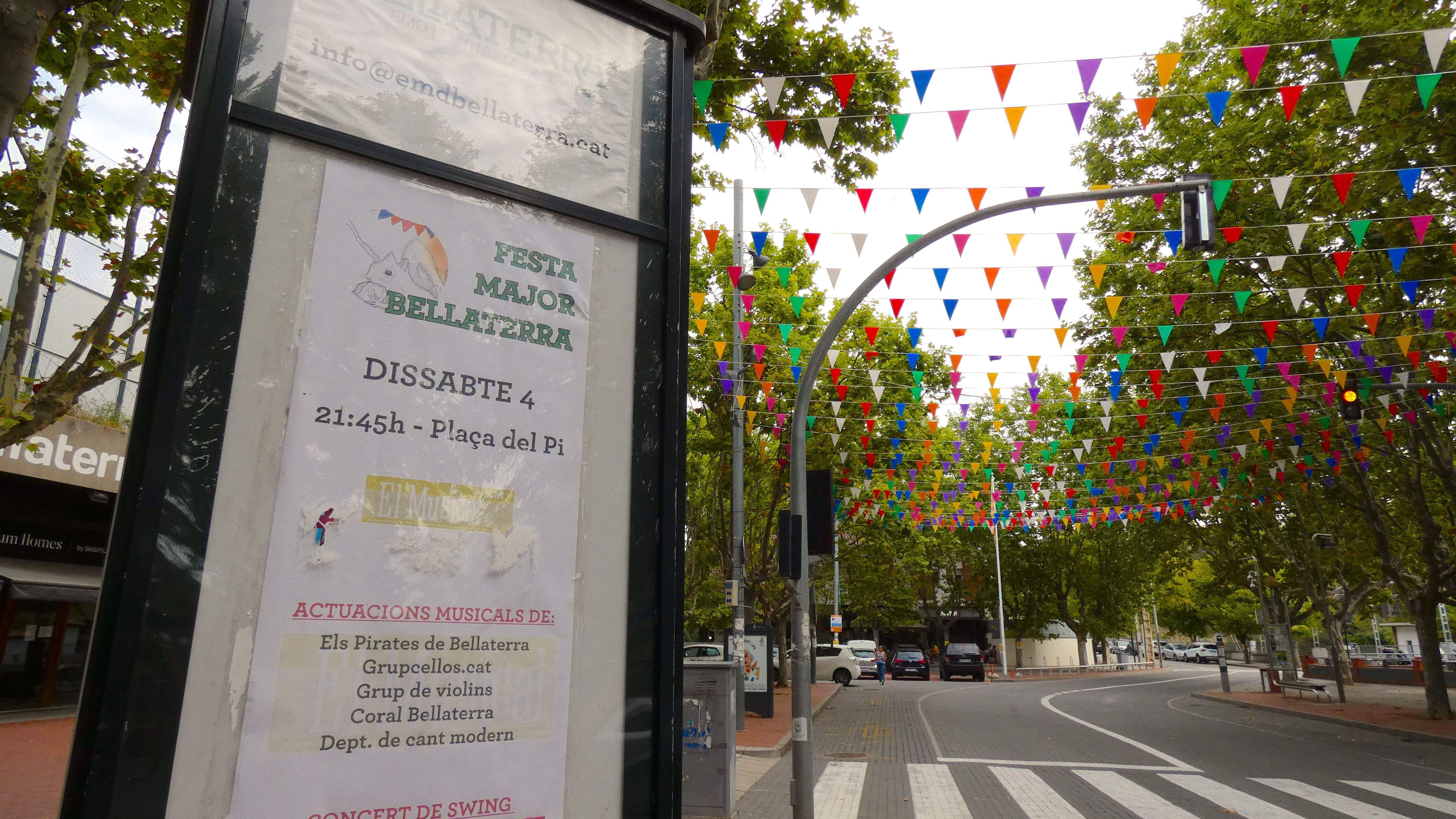 Cartell de la festa major 2021 als carrers de Bellaterra. FOTO: BellaterraDiari
