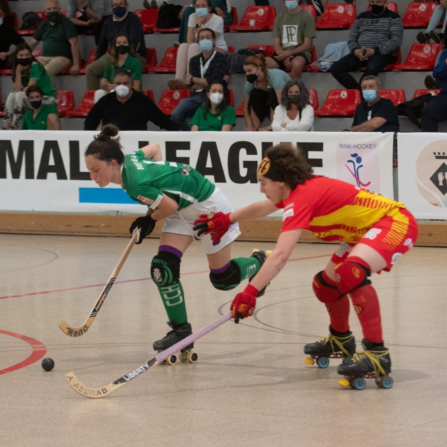 Una imatge del partit de la Copa d'Europa entre el Cerdanyola CH i el CP Manlleu. FOTO: Isaac Navarra