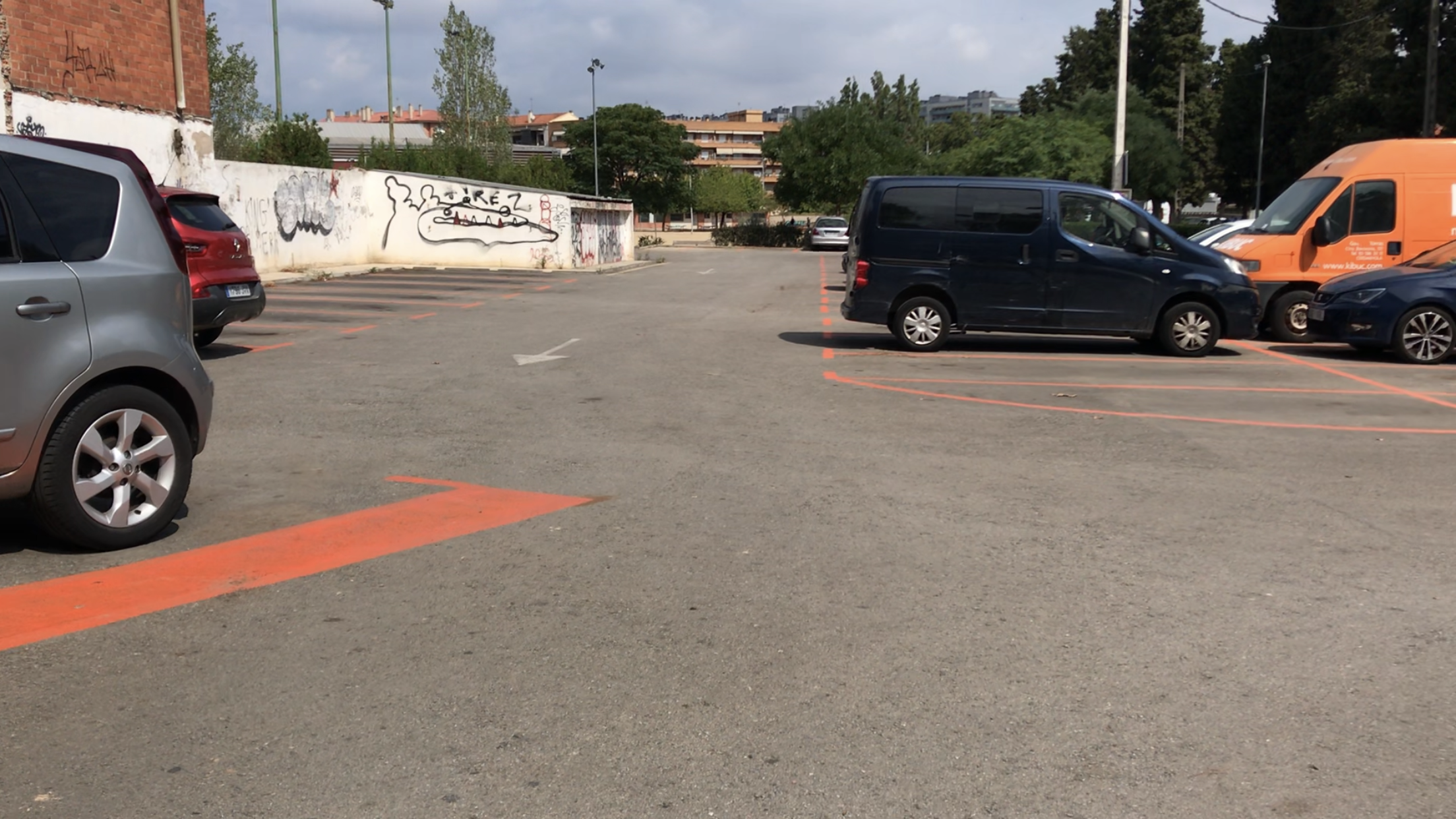 Parking Can Xarau, zona taronja. FOTO: Nora Muñoz