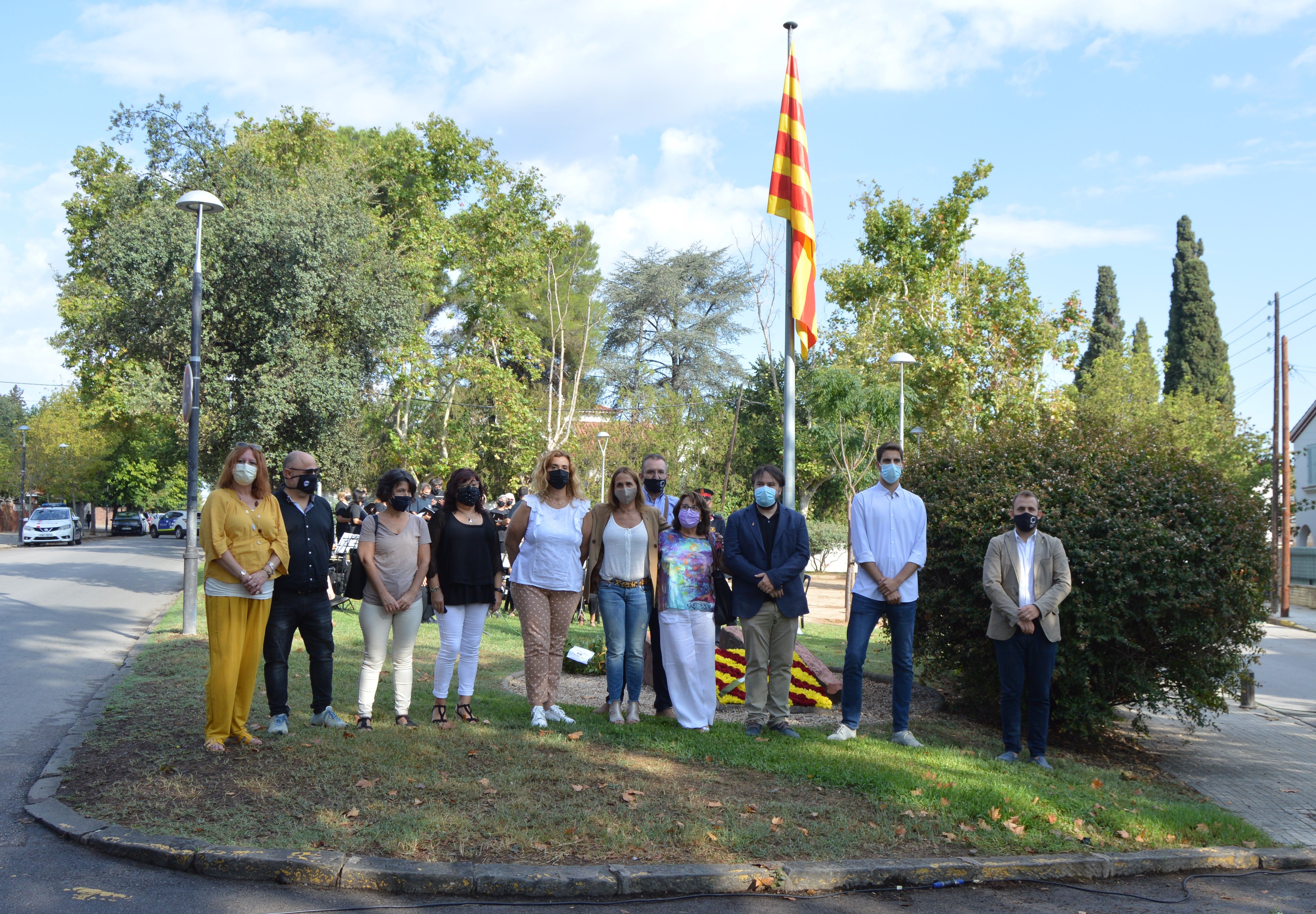 Ofrena floral institucional del consistori. FOTO: Nora Muñoz