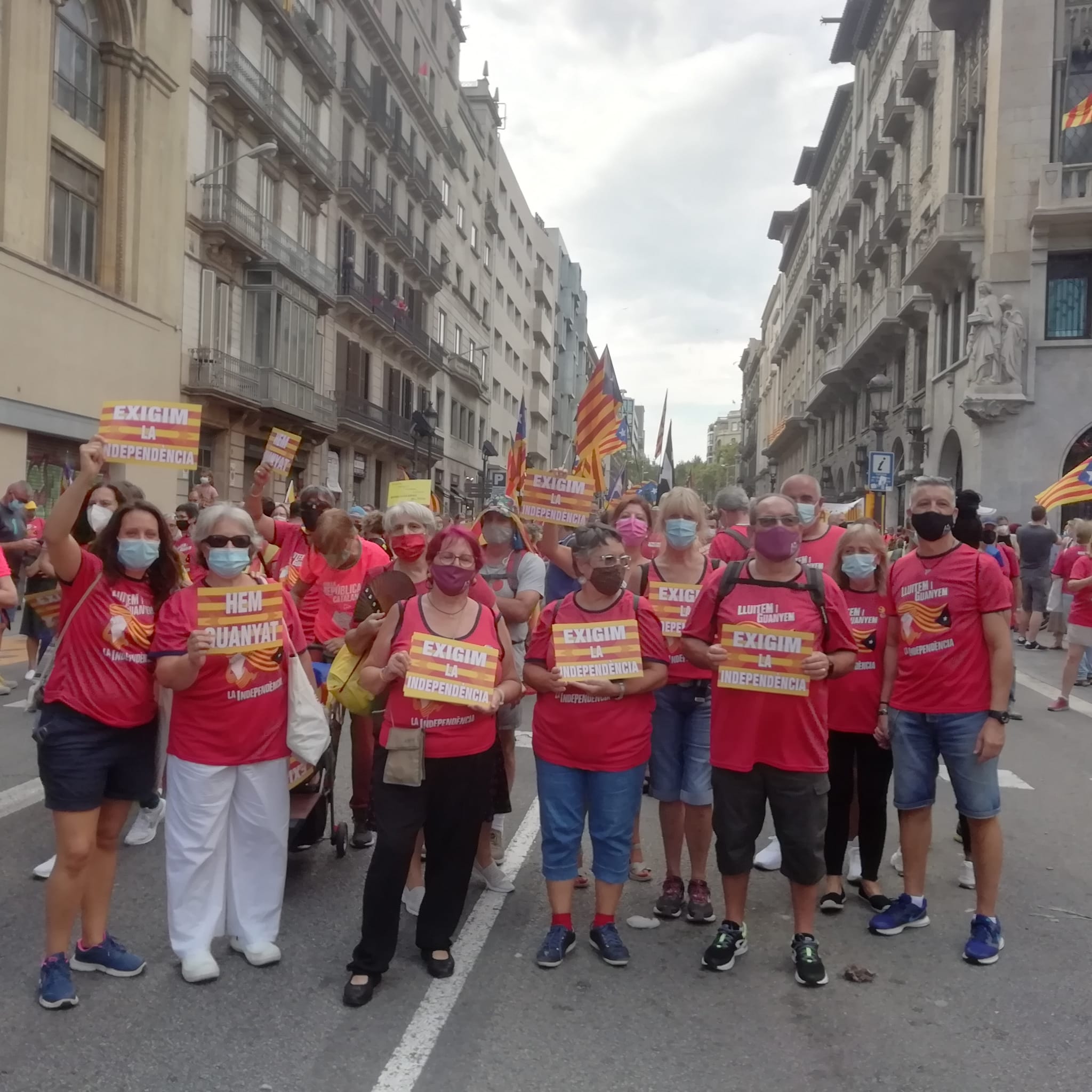 Cerdanyolencs i cerdanyolenques a la manifestació de Barcelona de la tarda. FOTO: Cedida