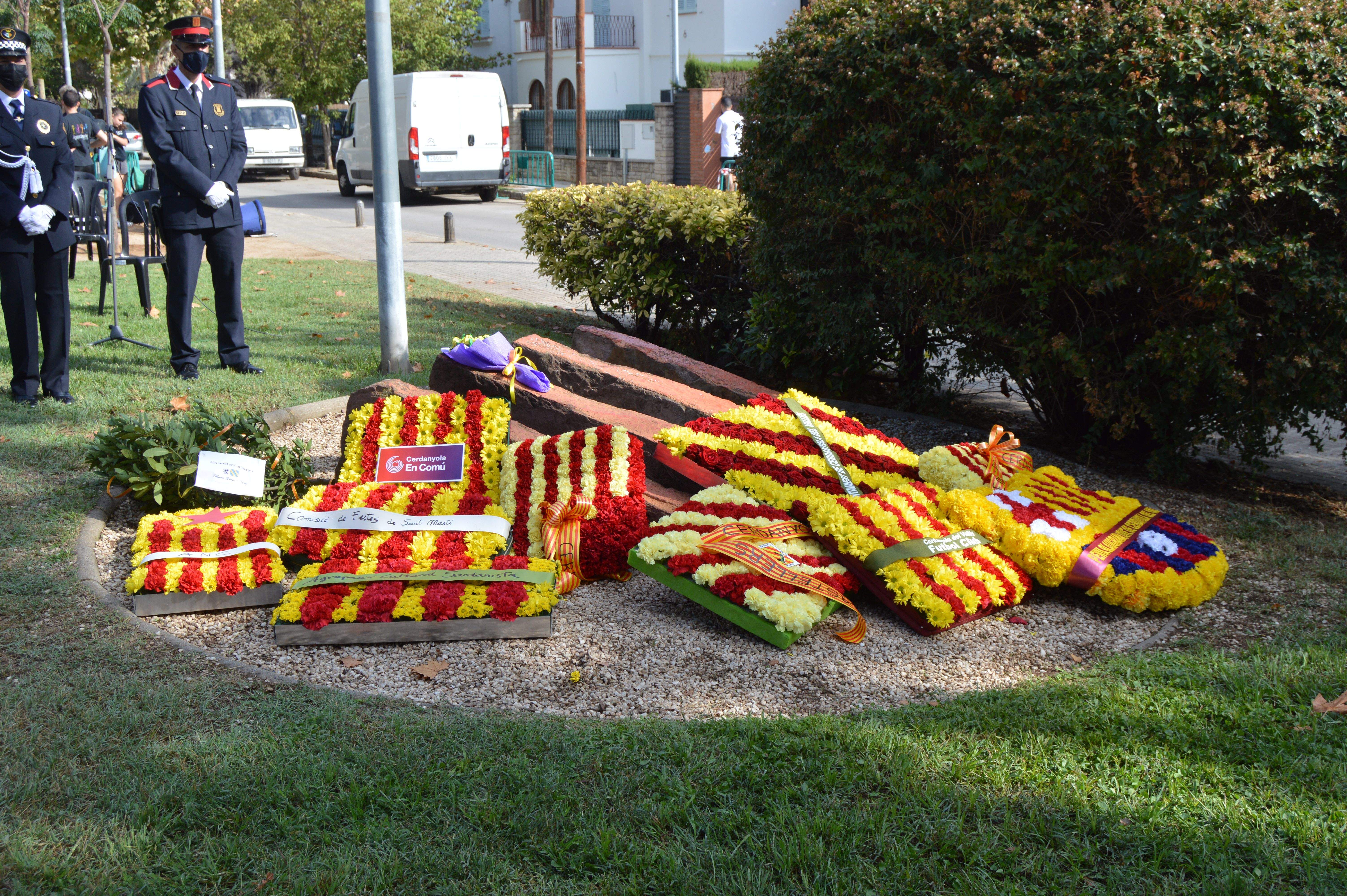 Ofrena floral acte oficial