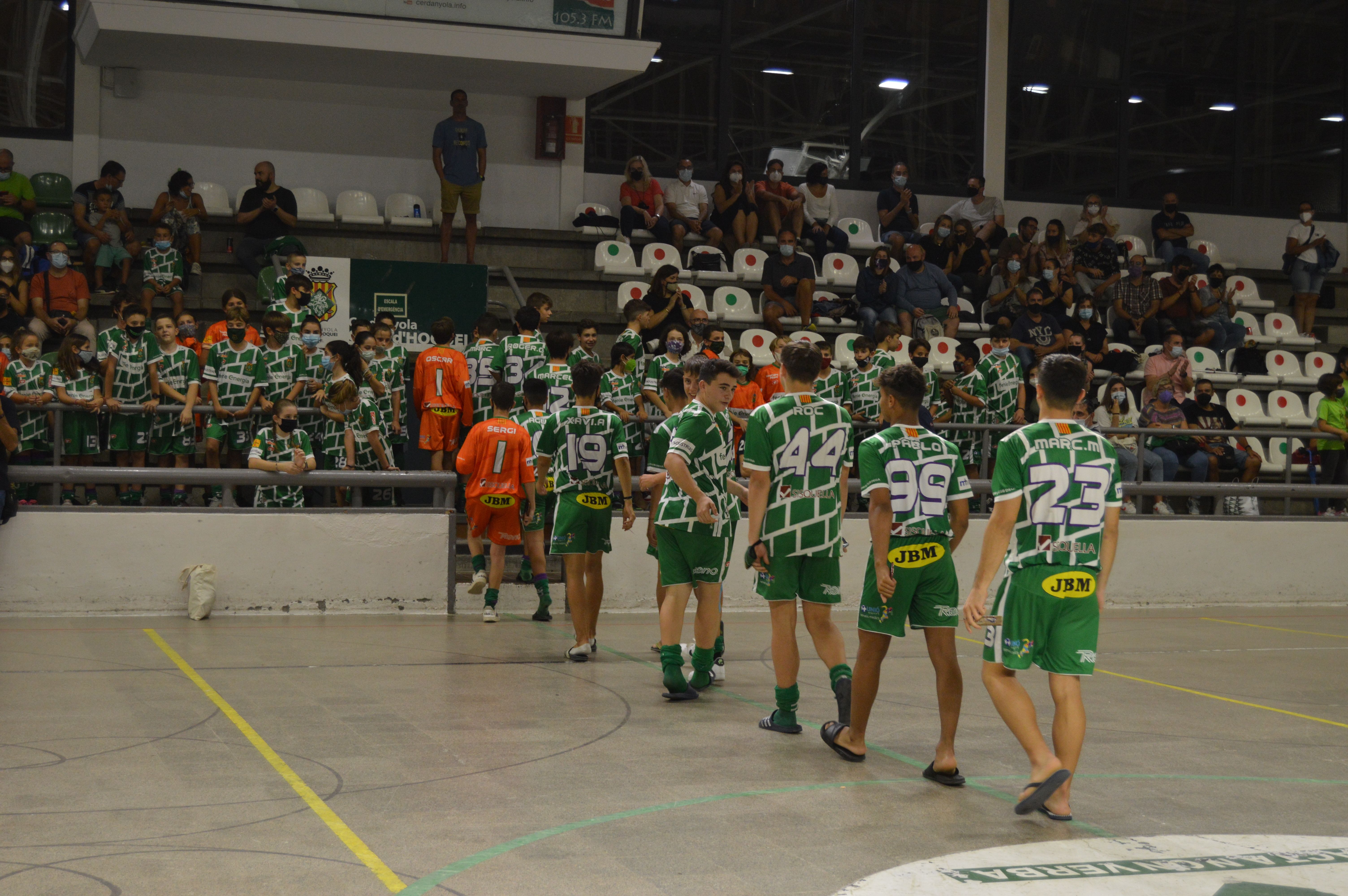 Desfilada de cada equip durant la presentació oficial. FOTO: Nora Muñoz Desfilada de cada equip durant la presentació oficial. FOTO: Nora Muñoz