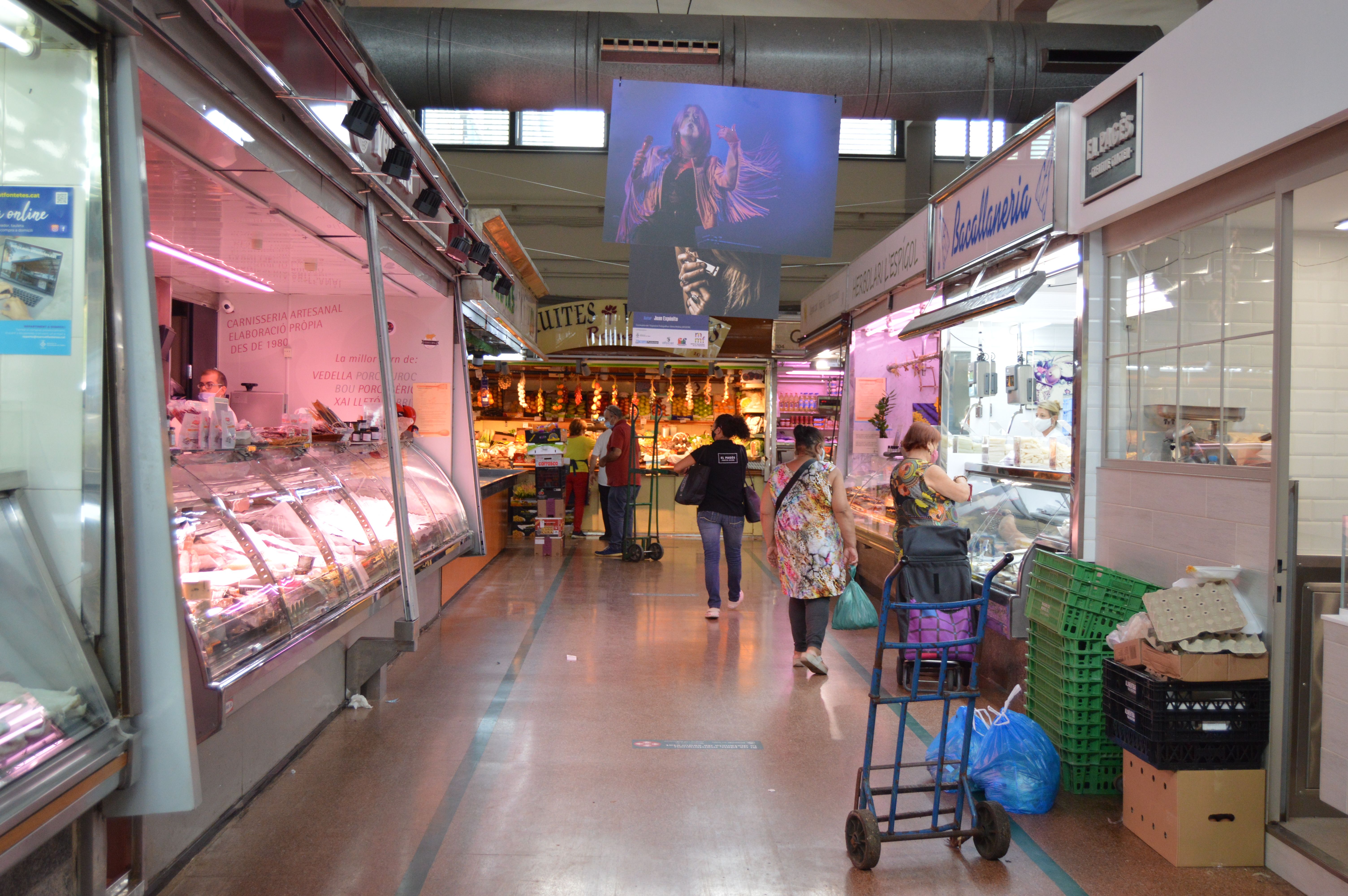 Exposició fotogràfica al Mercat. FOTO: Nora Muñoz