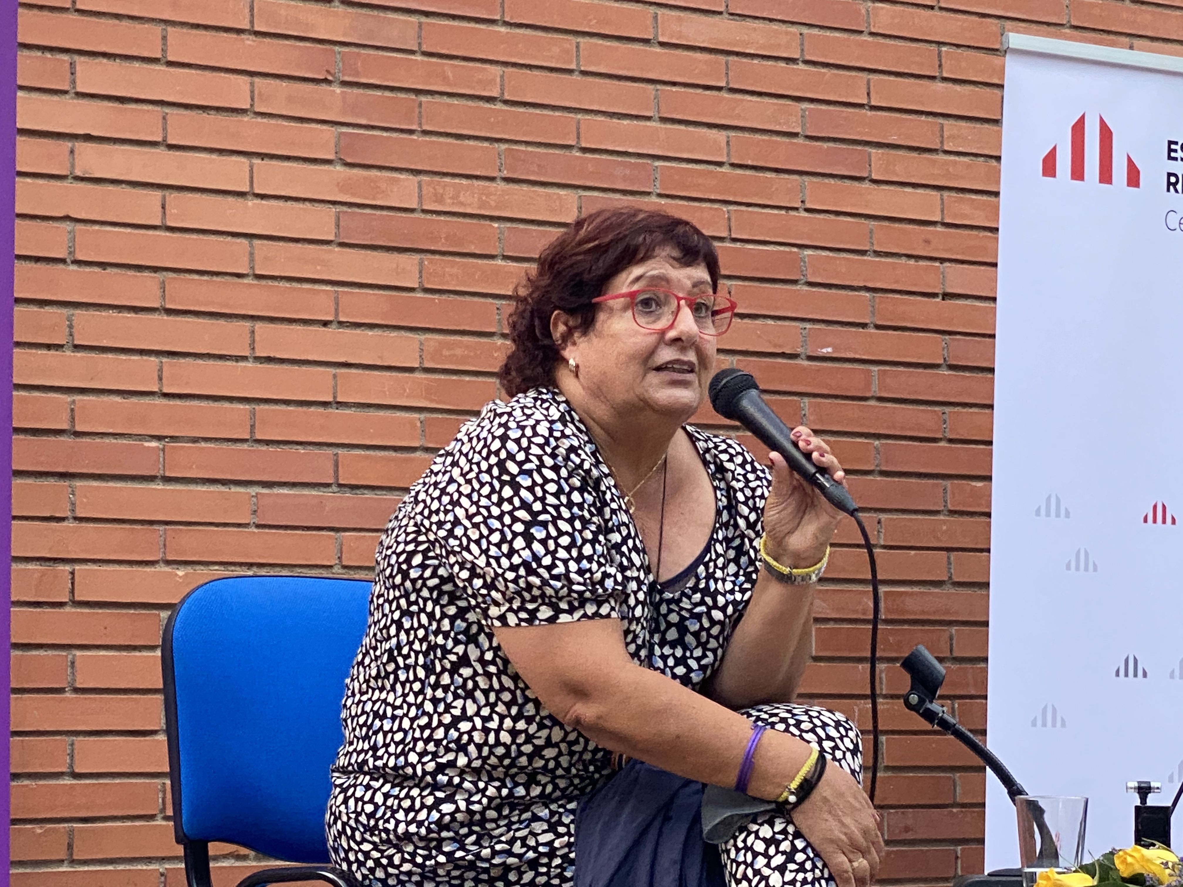 Dolors Bassa durant l'acte d'ERC al pati de l'Ateneu. FOTO: Mónica GM