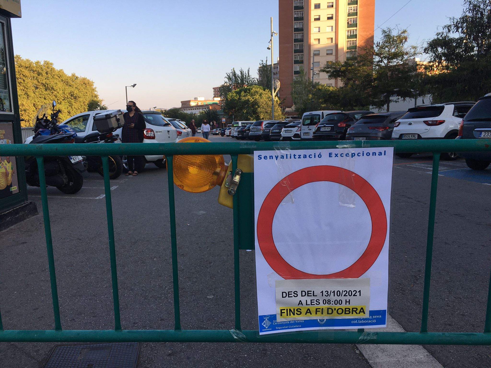 S'elimina la zona d'estacionament de la Plaça de les Alzines per obres. FOTO: Nora Muñoz S'elimina la zona d'estacionament de la Plaça de les Alzines per obres. FOTO: Nora Muñoz