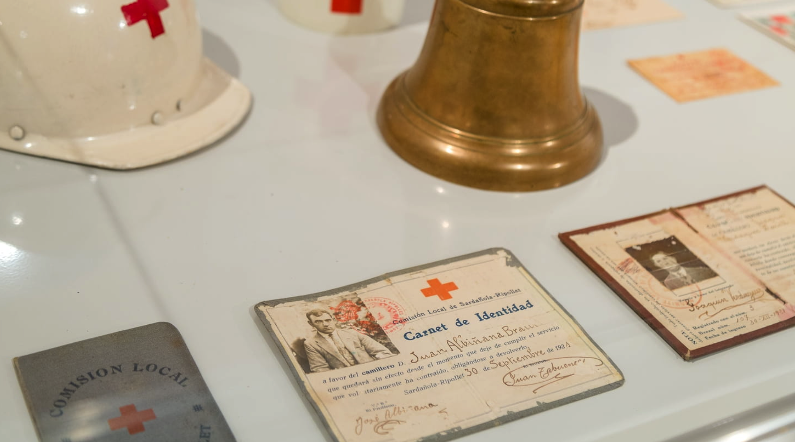 A l'exposició es poden veure objectes i documents històrics de la Creu Roja local. FOTO: Núria Puentes (Ajuntament de Cerdanyola) A l'exposició es poden veure objectes i documents històrics de la Creu Roja local. FOTO: Núria Puentes (Ajuntament de Cerdanyola)