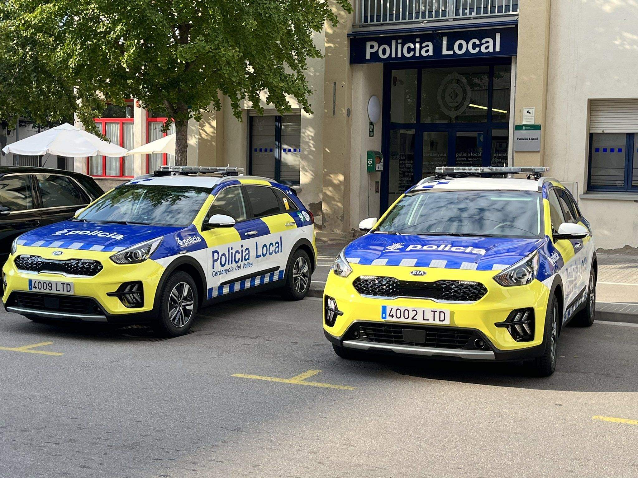 Comissaria i cotxes de la Policia Local de Cerdanyola. FOTO: Policia Local