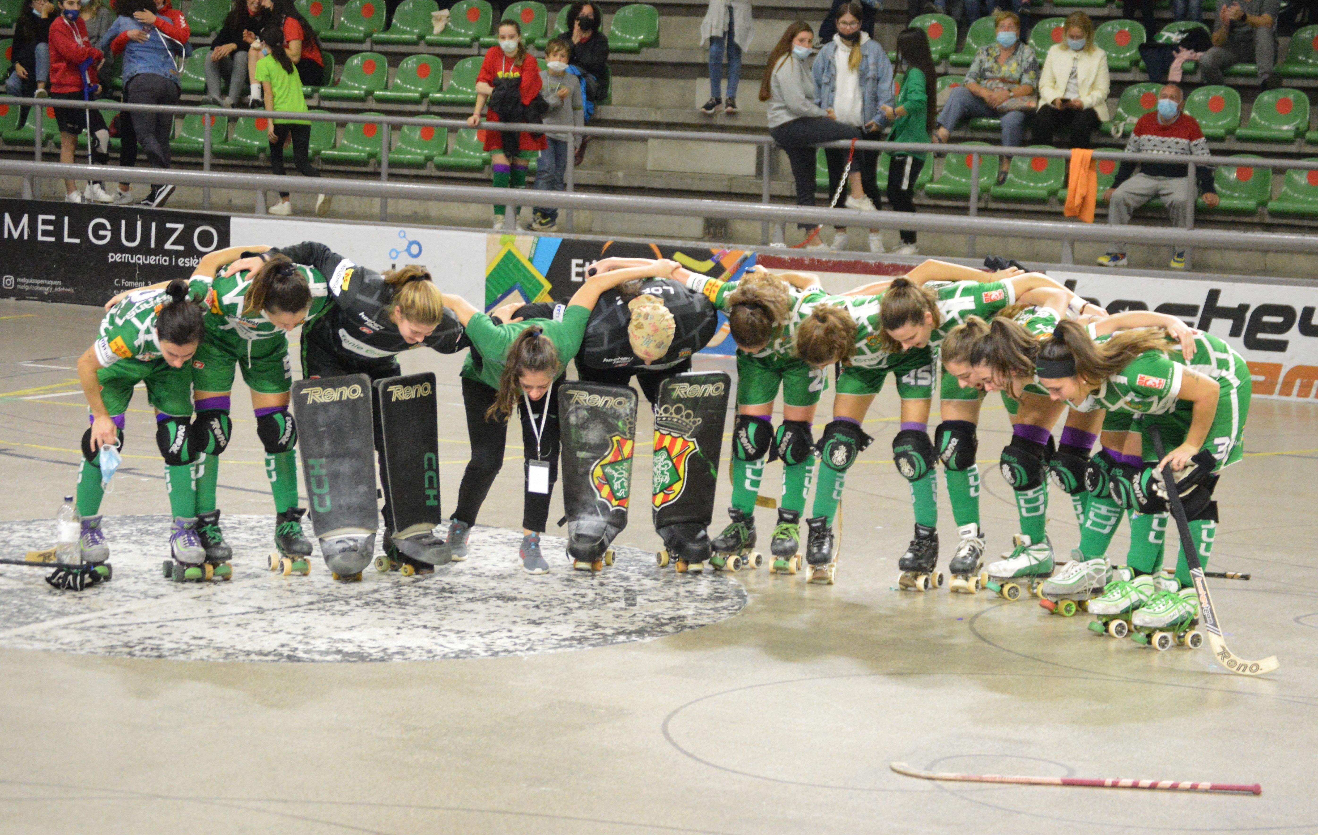 El Cerdanyola CH fent el crit després del partit. FOTO: Nora Muñoz Otero