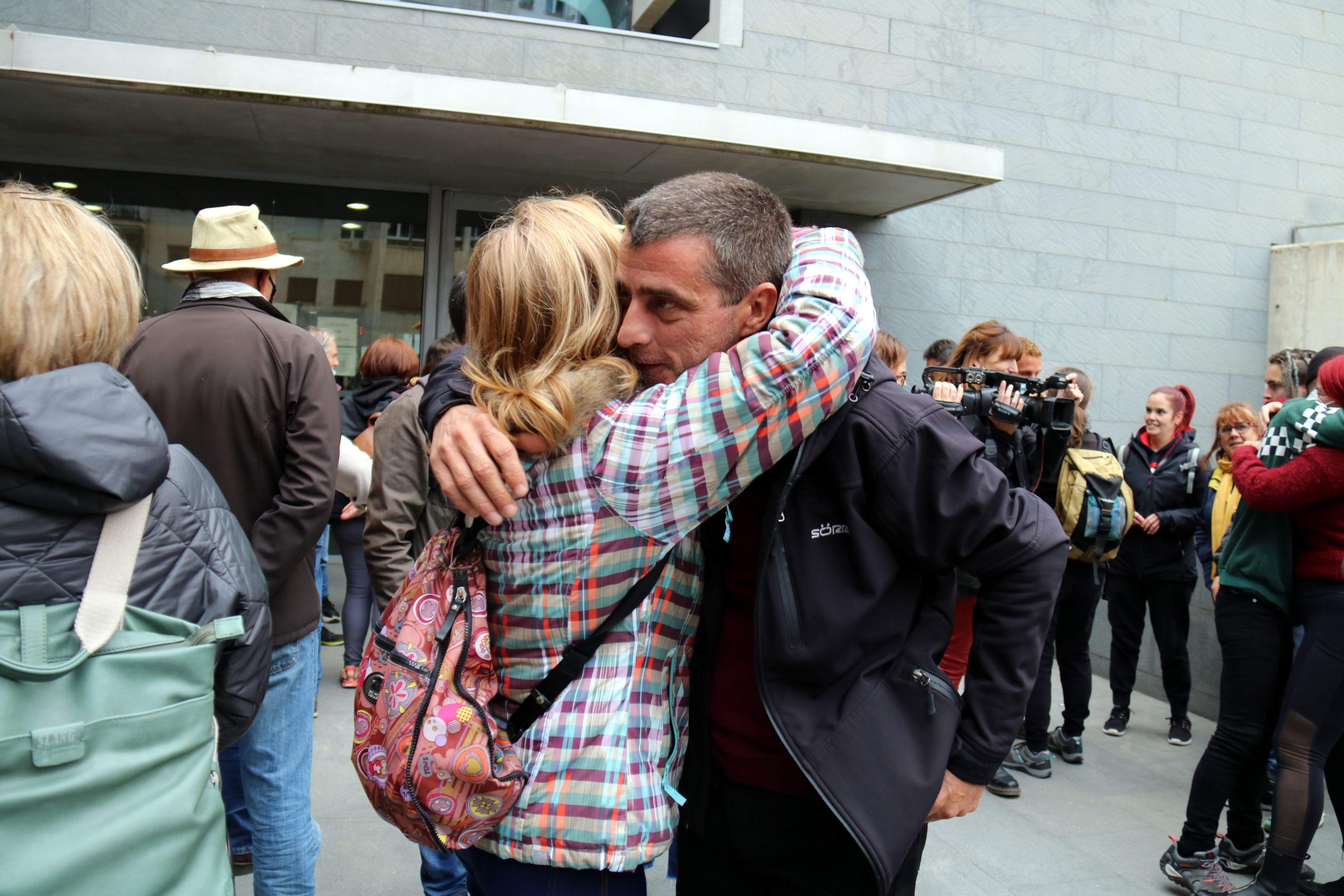 Eduard Garzón surt dels Jutjats de Manresa després del judici pel cas dels '9 de Lledoners'. FOTO: Gemma Aleman (ACN)
