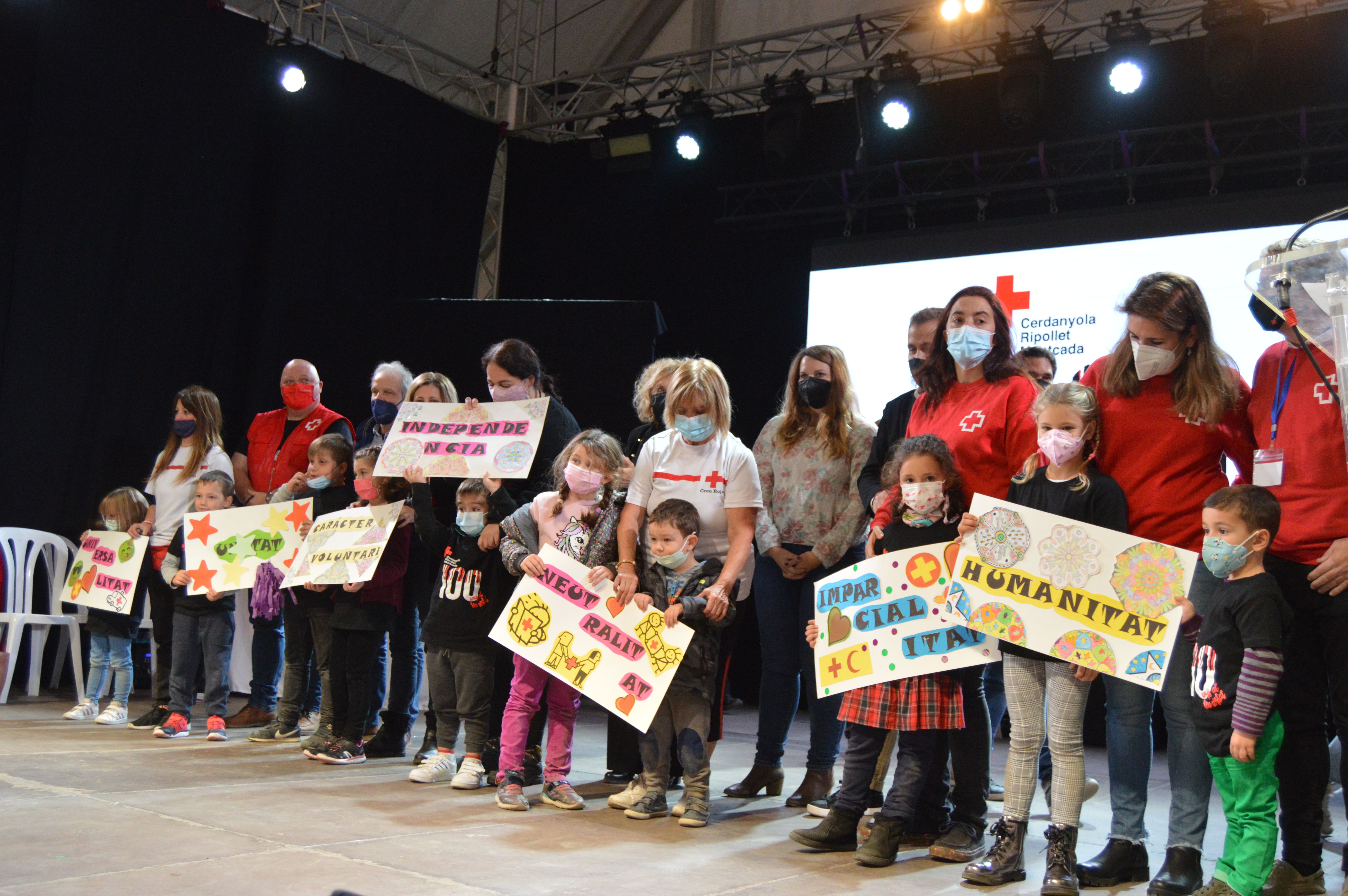 S'han recalcat els set valors de la Creu Roja en set dibuixos fets per gent gran. FOTO: Nora Muñoz Otero