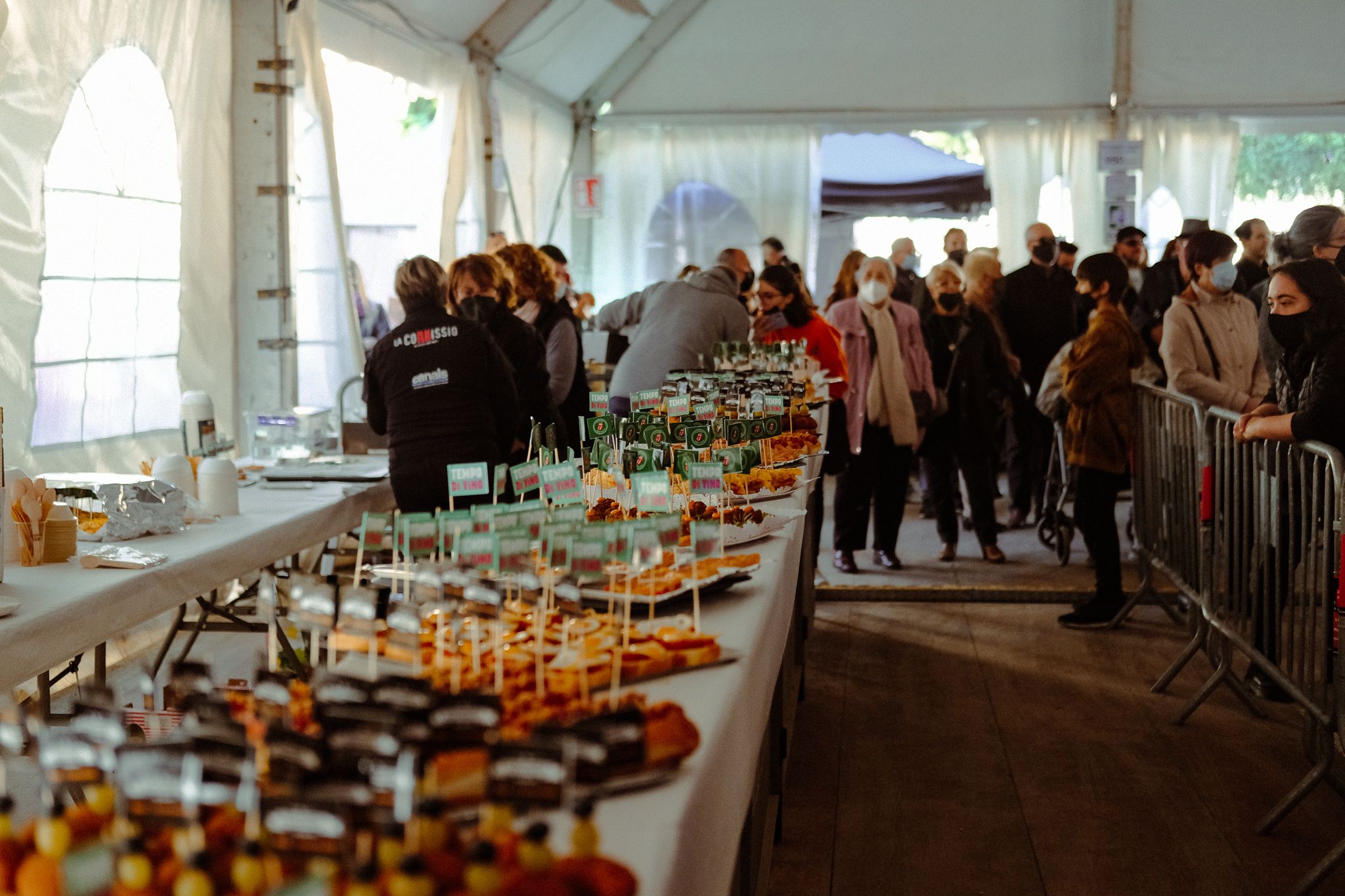 Aperitiu a la gran Jam de diumenge a l'envelat de la pl. Sant Ramon. FOTO, Ale Gómez