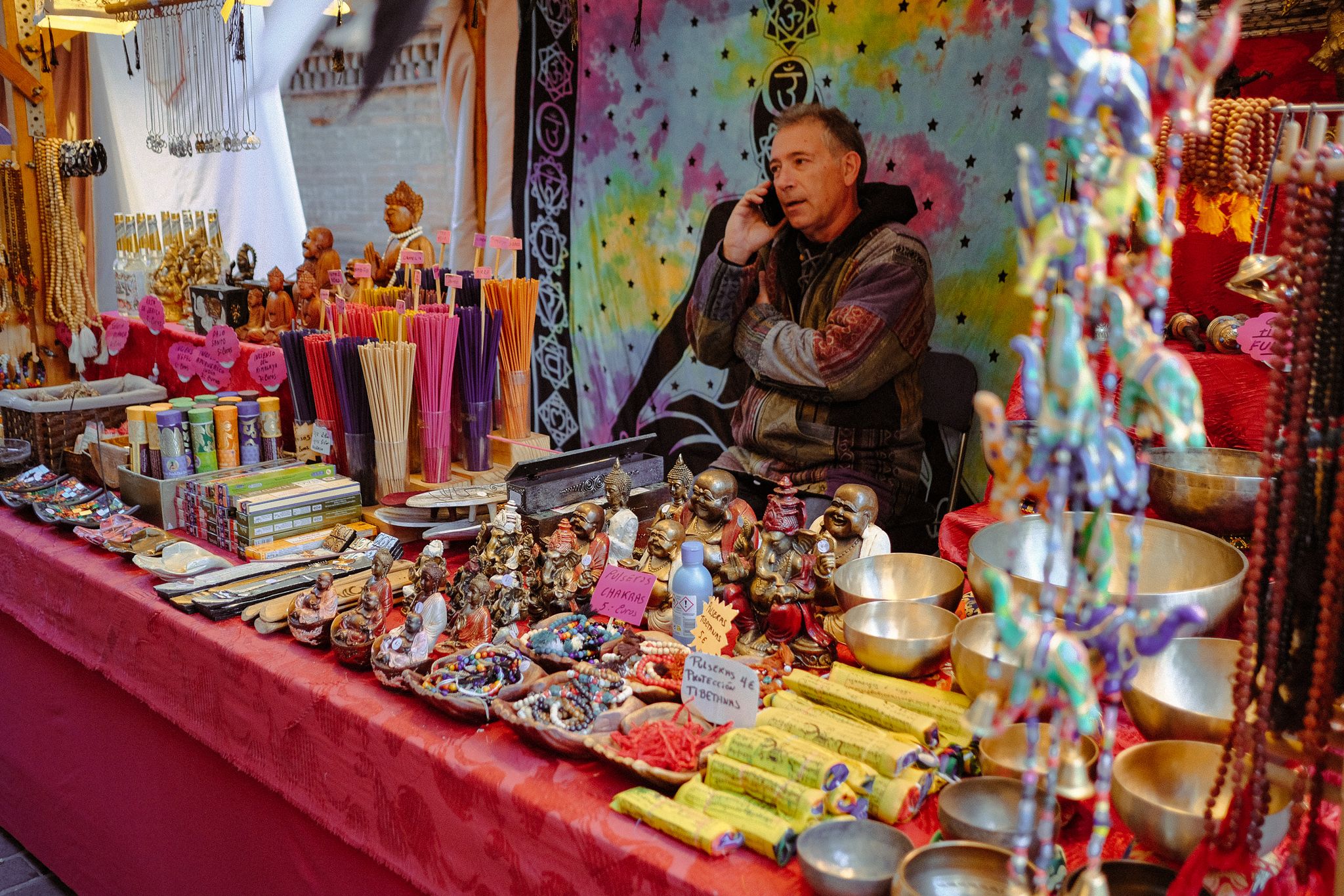 Paradeta d'encens al Mercat Medieval. FOTO, Ale Gómez