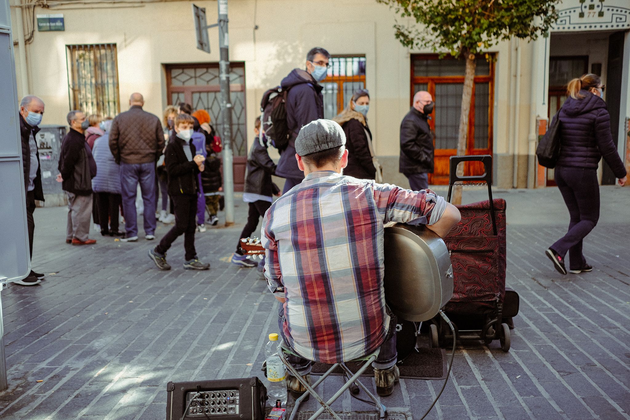 Un músic de carrer al mercat medieval. FOTO, Ale Gómez