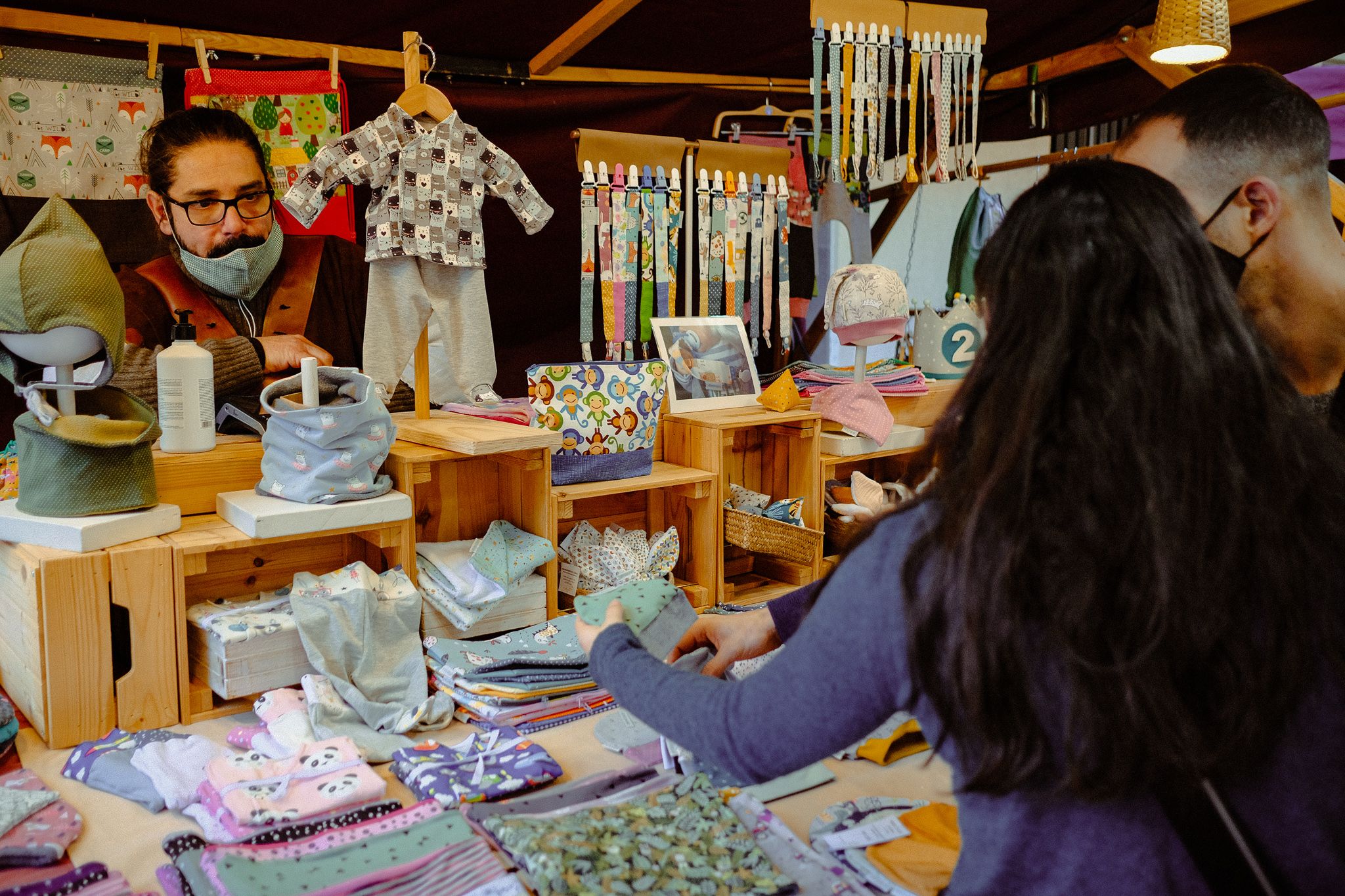 Roba de nedó al mercat medieval. FOTO, Ale Gómez