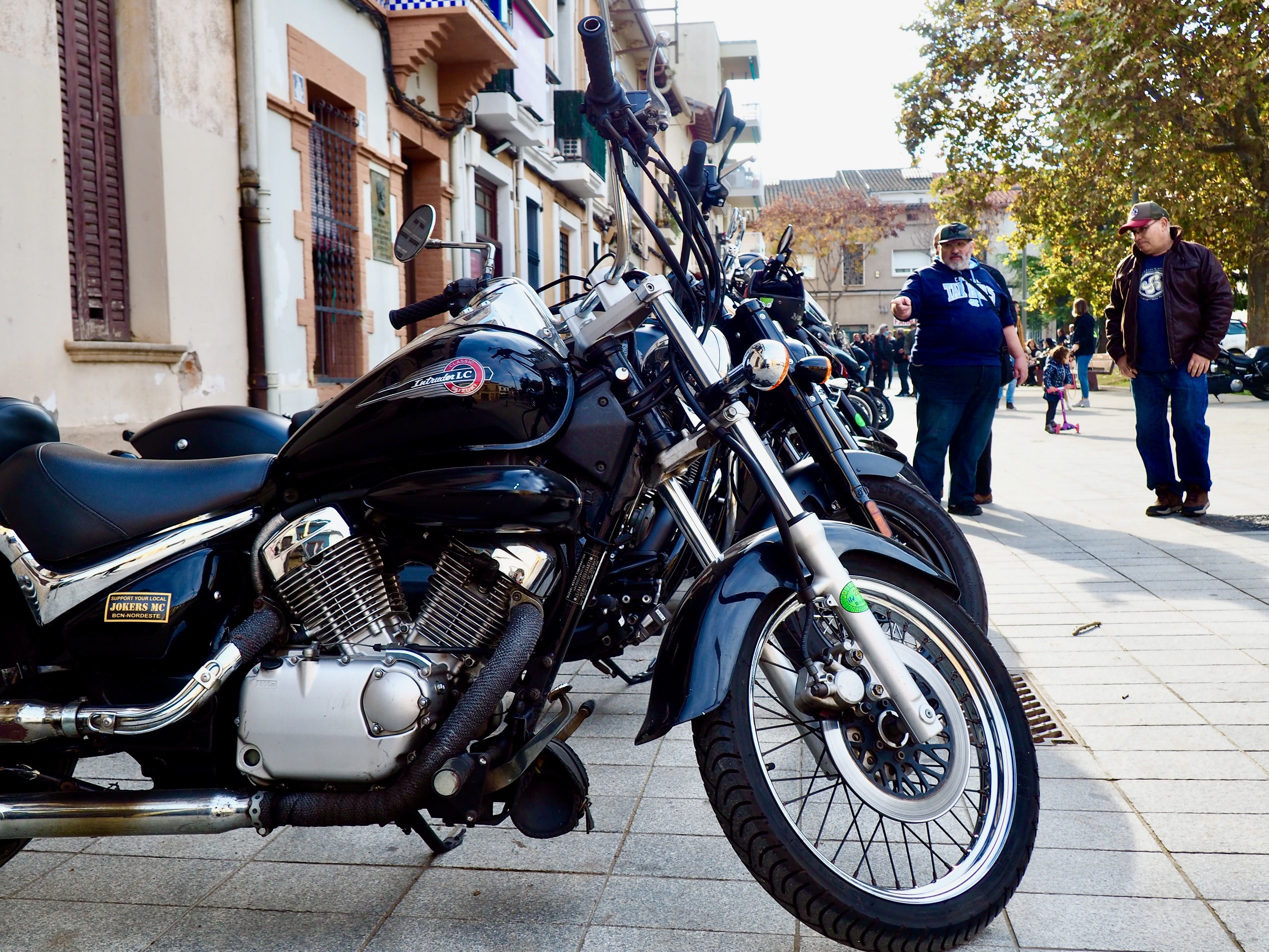 Matinal Harley-Custom a la plaça Sant Ramon. FOTO: Mónica García Moreno