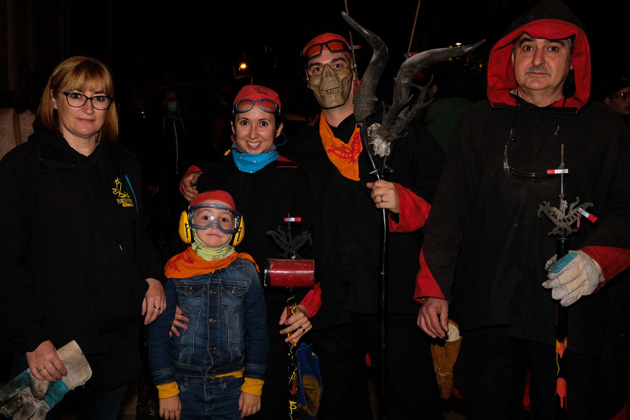 Els diables abans de començar el Correfoc. FOTO, Ale Gómez