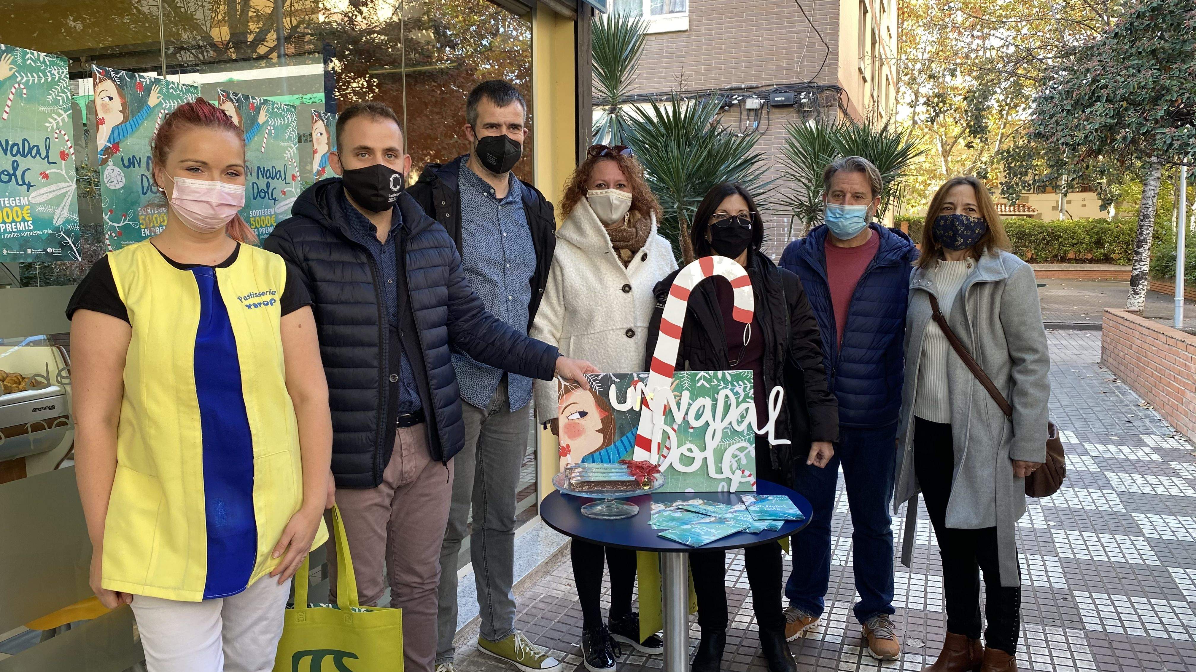 Comerciants, autoritats locals i tècnics de l'Ajuntament en la presentació de la campanya de Nadal. FOTO: Mónica GM Comerciants, autoritats locals i tècnics de l'Ajuntament en la presentació de la campanya de Nadal. FOTO: Mónica GM