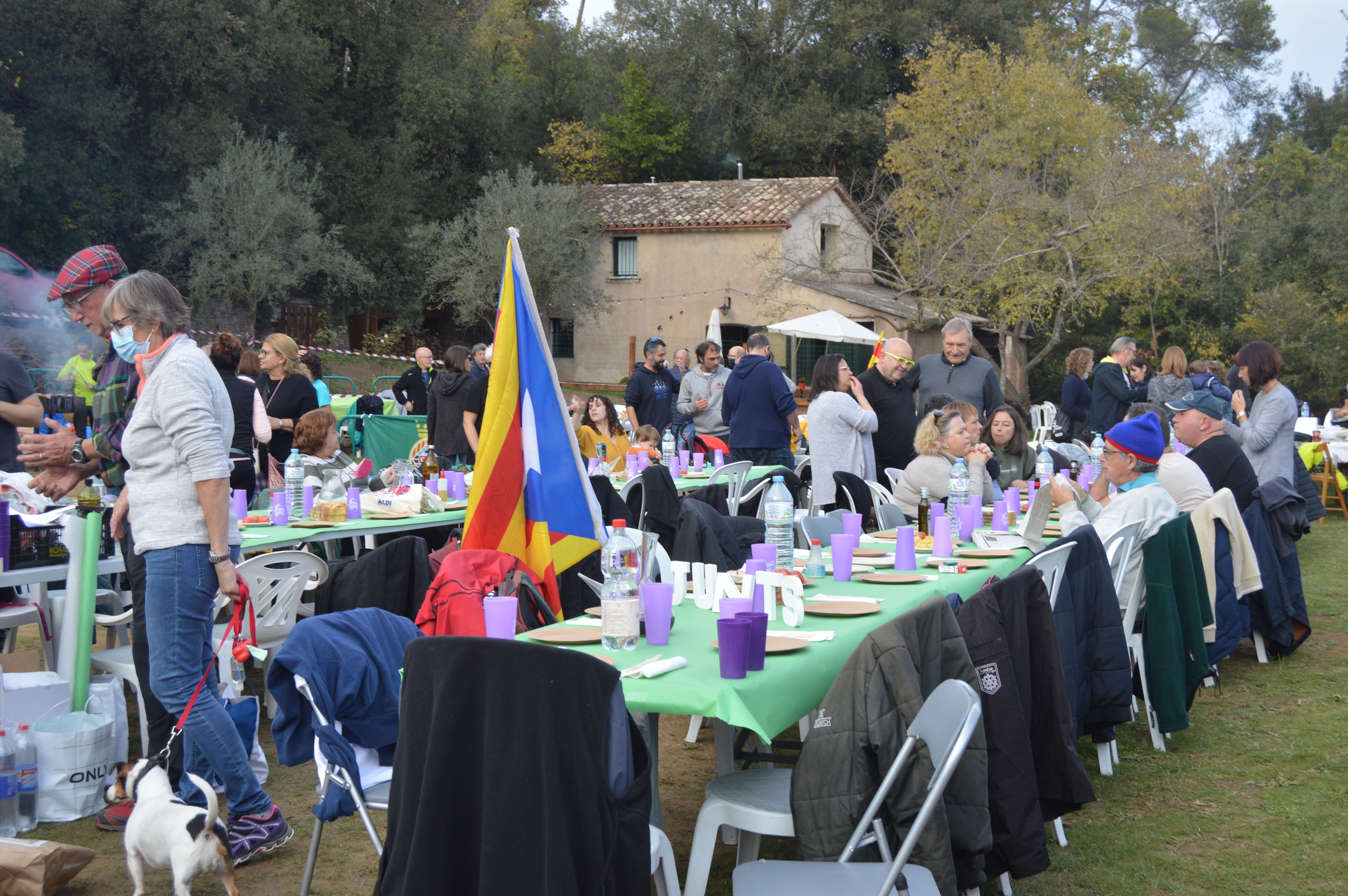 La taula de Junts per Cerdanyola a l'Aplec de Sant Iscle 2021. FOTO: Nora Muñoz Otero