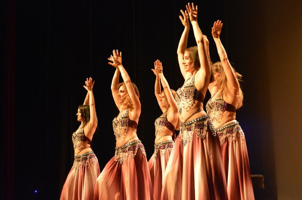 Ballarines de l’escola de dansa de Chris Ribeiro. FOTO: Escola de dansa oriental