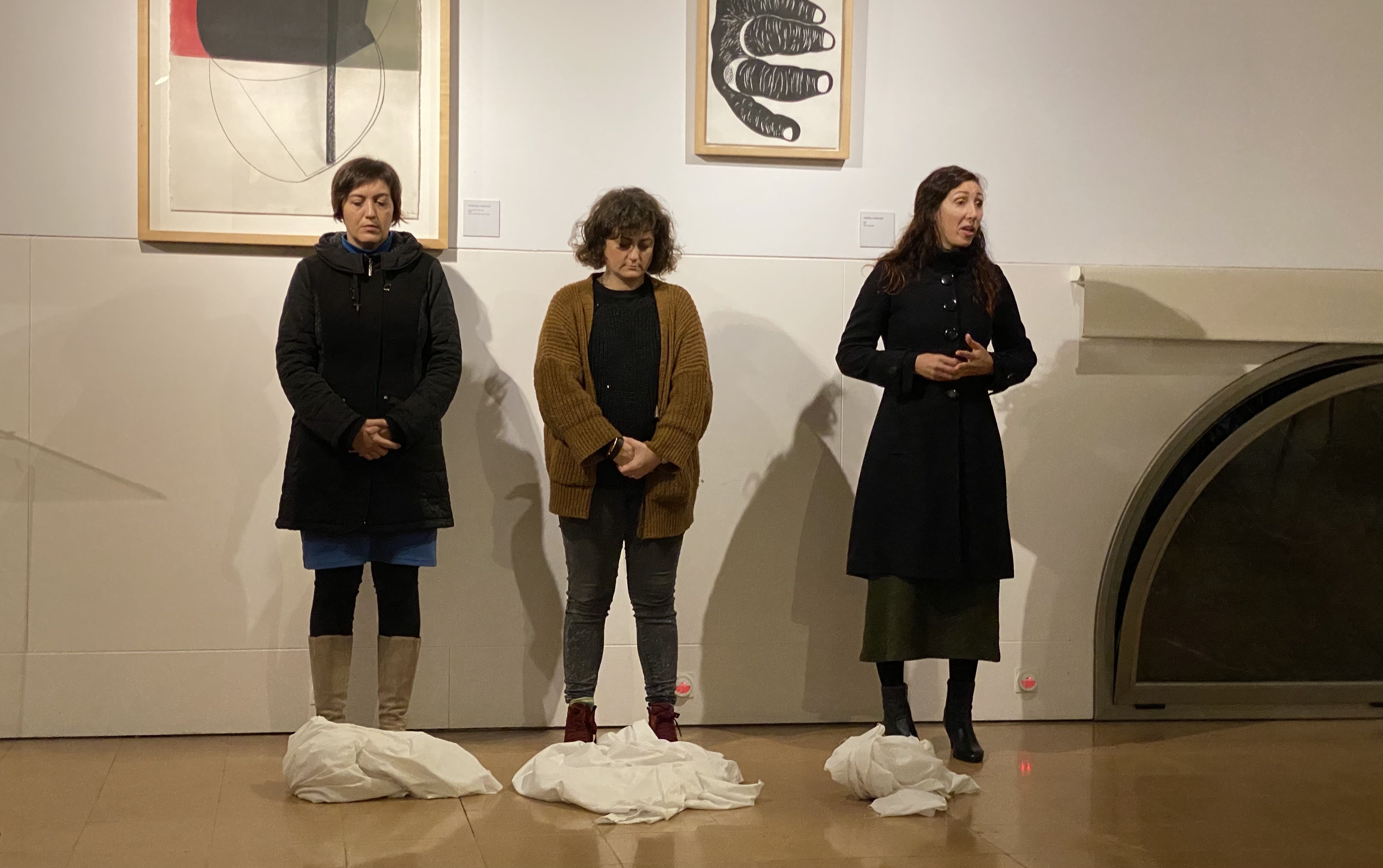 Acció teatral de La Mayéutica en l'acte del 25-N. FOTO: Mónica GM Acció teatral de La Mayéutica en l'acte del 25-N. FOTO: Mónica GM
